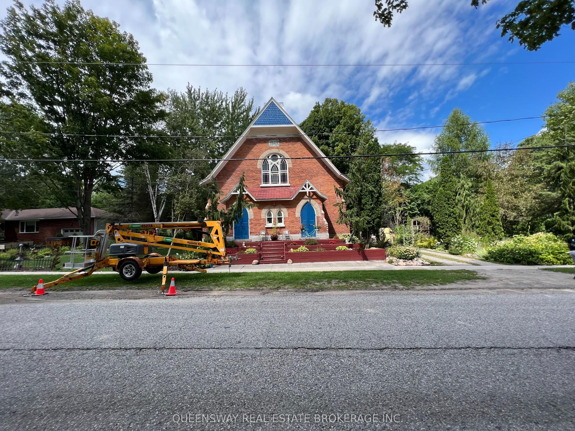 10 Mill Street W, Springwater — Detached for sale, photo 1