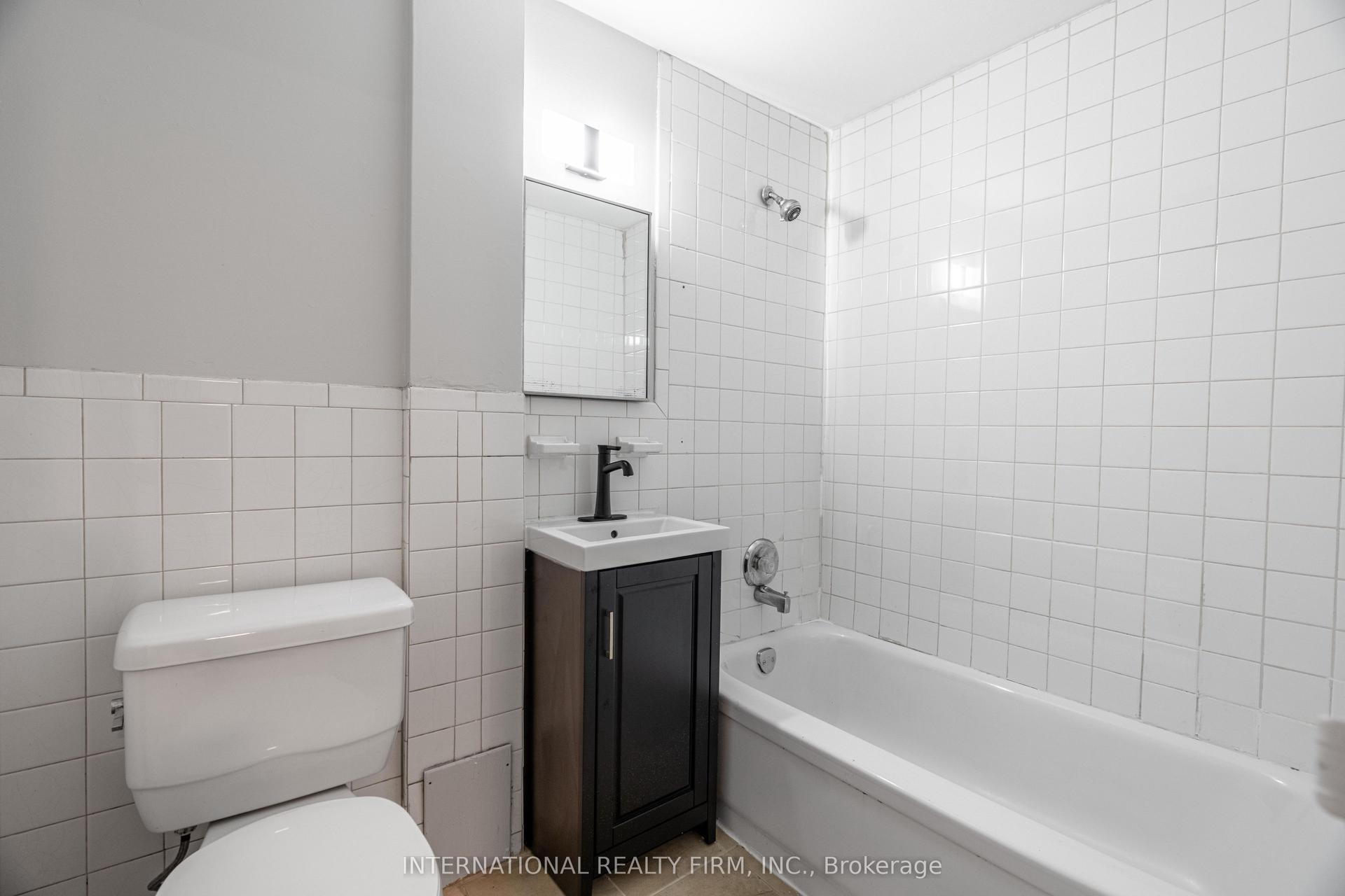 24 Brookside Street 2 #2, London South — Multiplex for lease, photo 1
