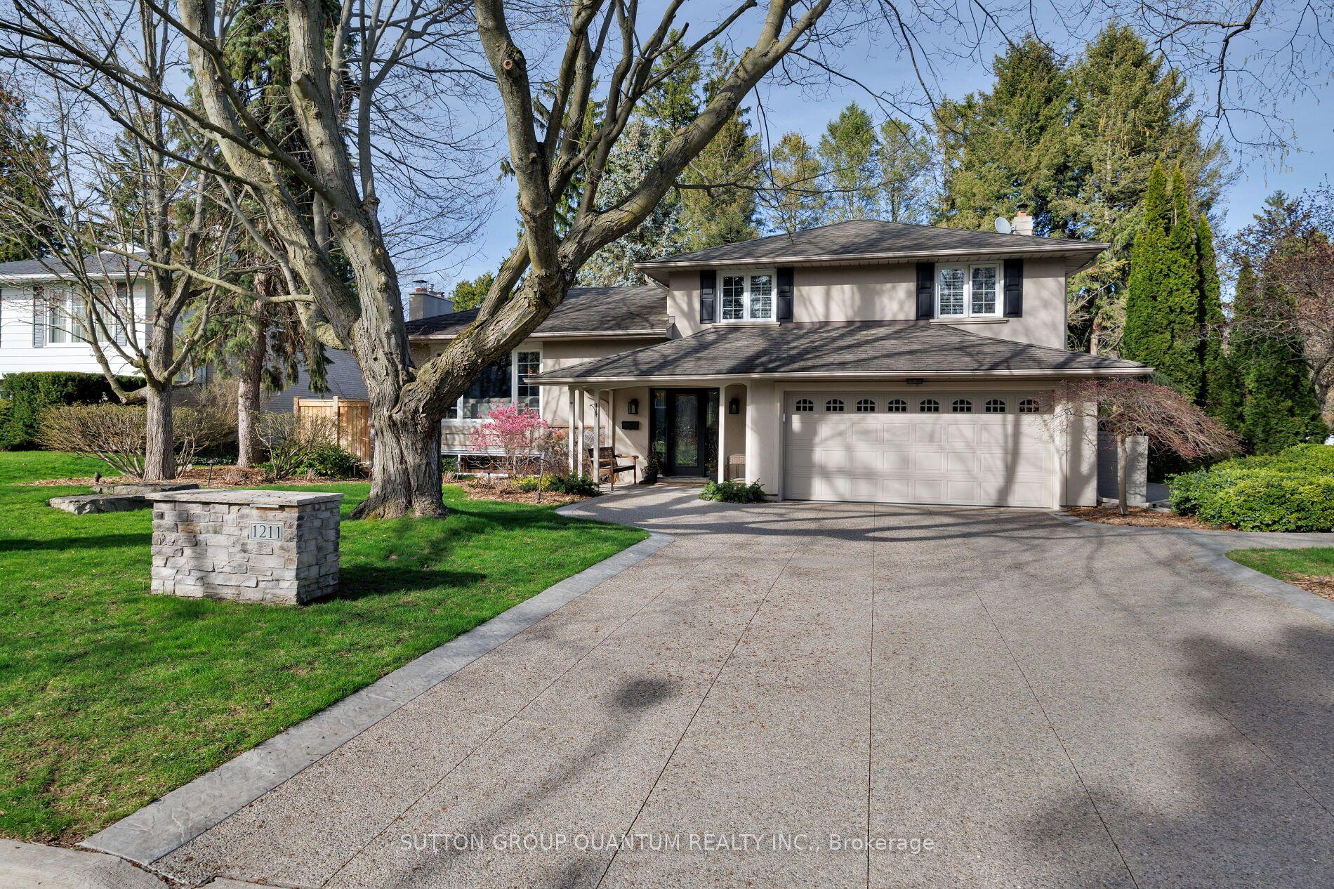 1211 Cloverbrae Crescent — photo 1