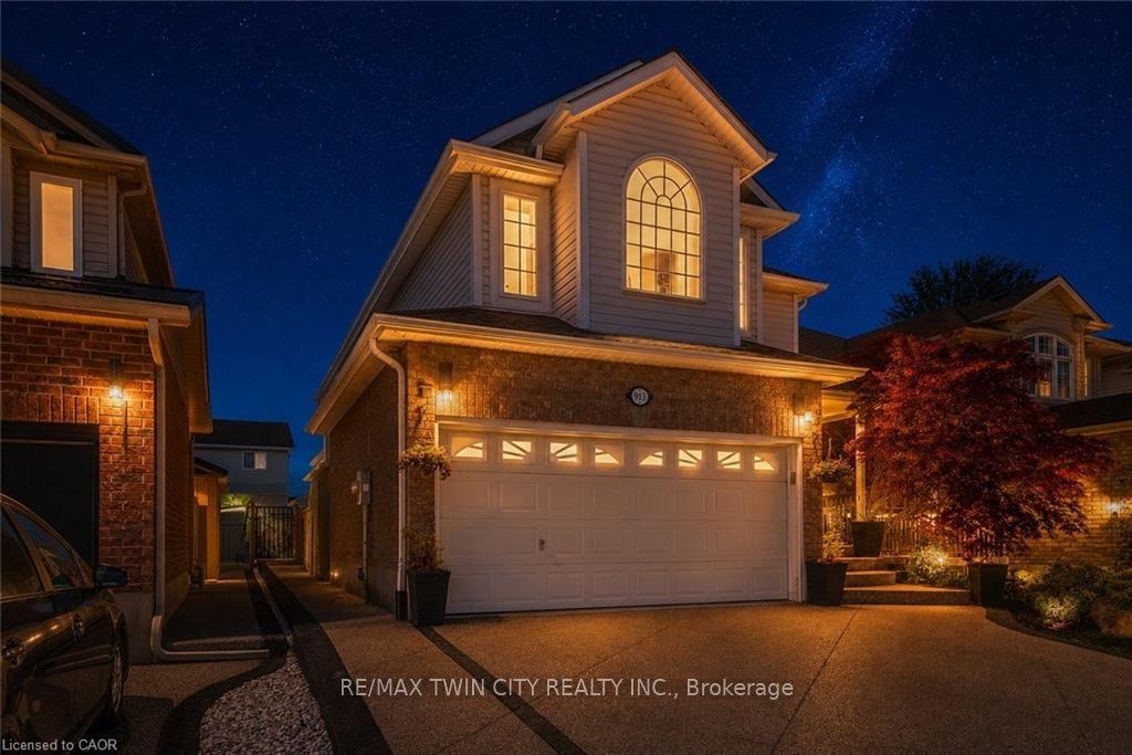 913 COPPER LEAF Crescent — photo 1