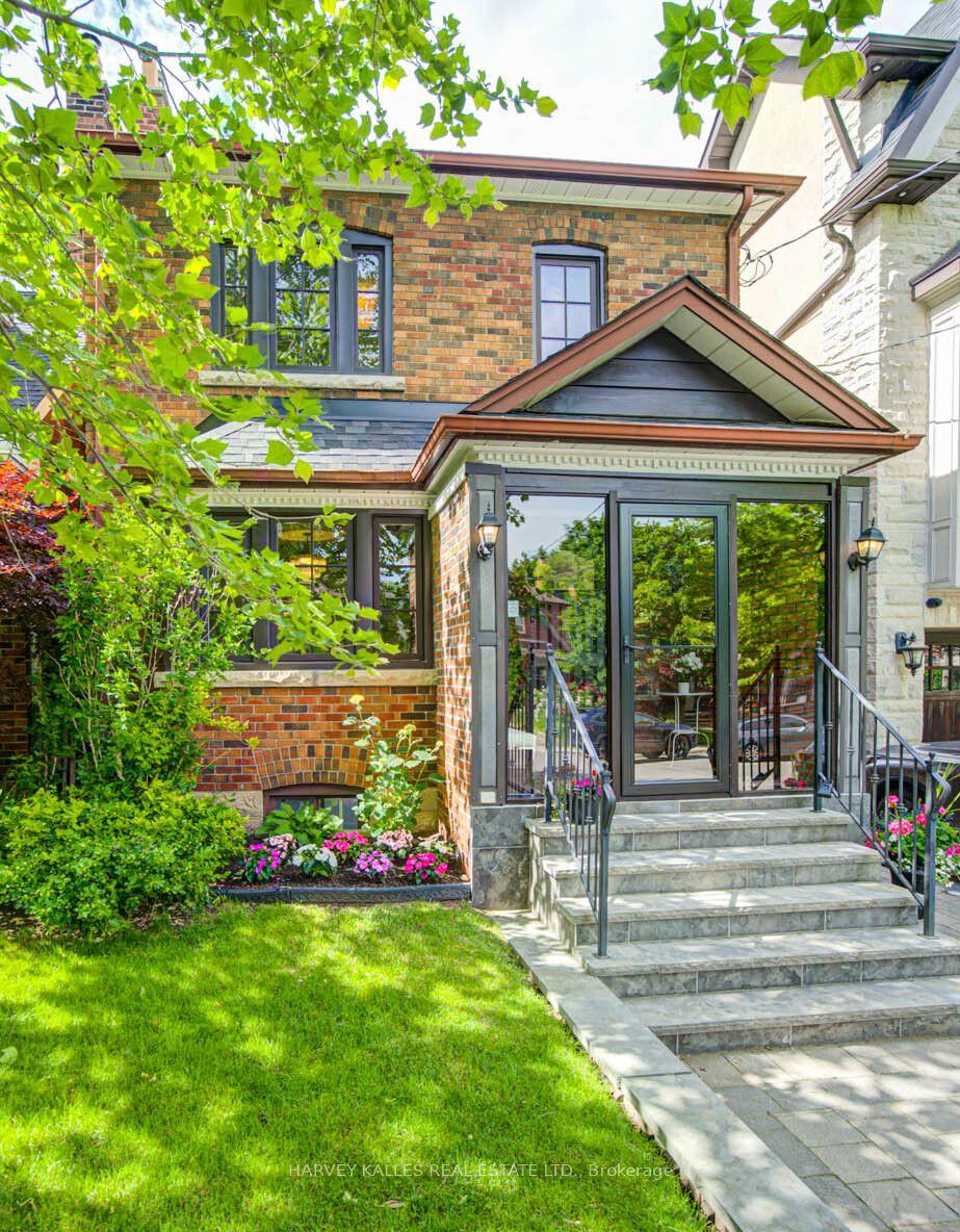 62 Roe Avenue — photo 1