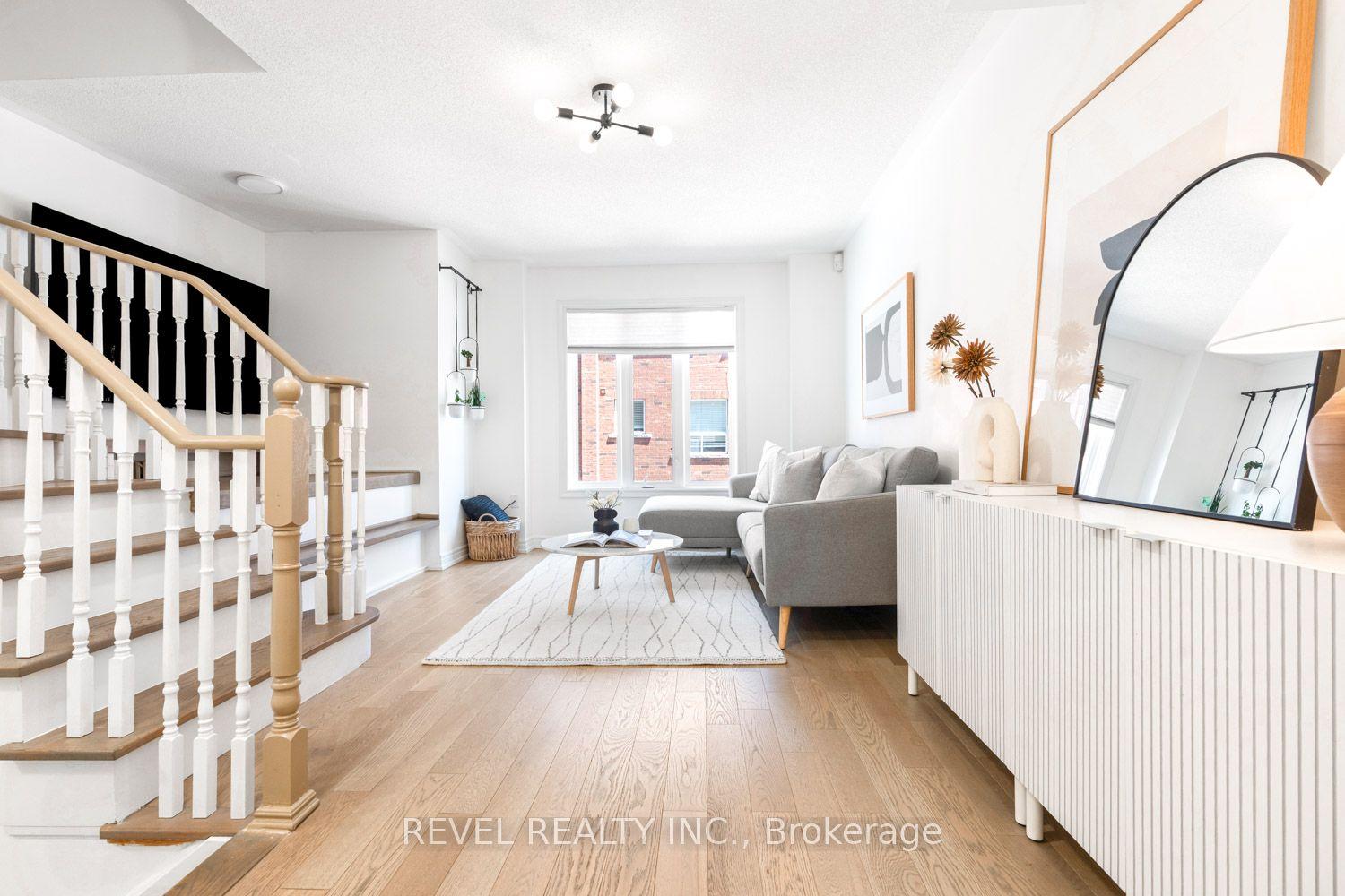 8 Grogan Mews — photo 1