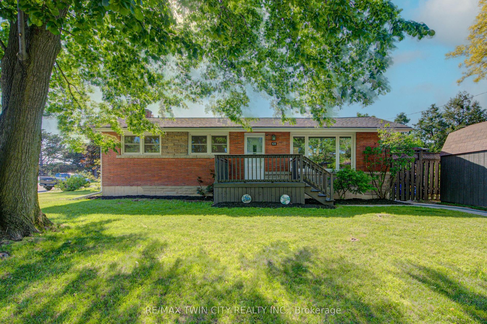 68 Kingslea Drive E — photo 1