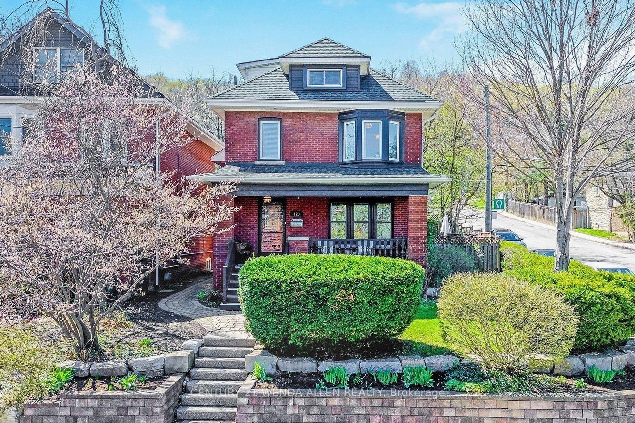 123 Hillcrest Avenue — photo 1