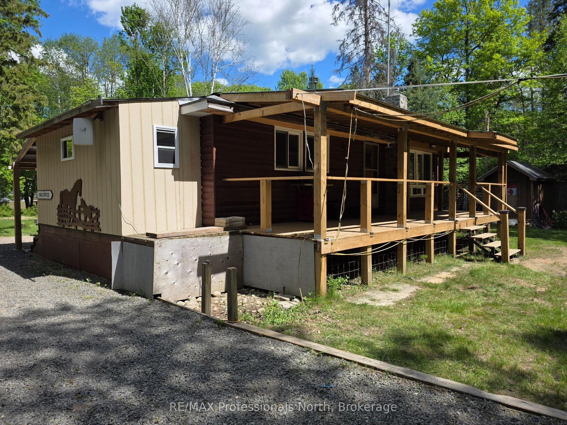 46 ROBERT Road W — photo 1