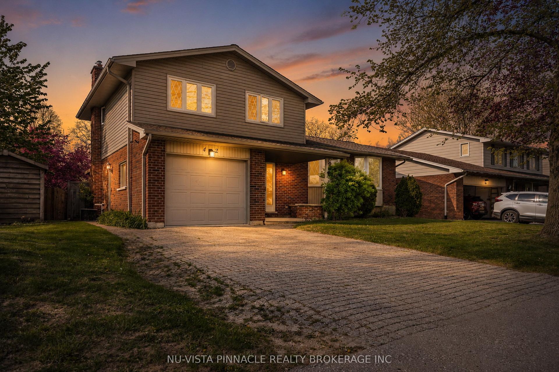 42 Milford Crescent — photo 1