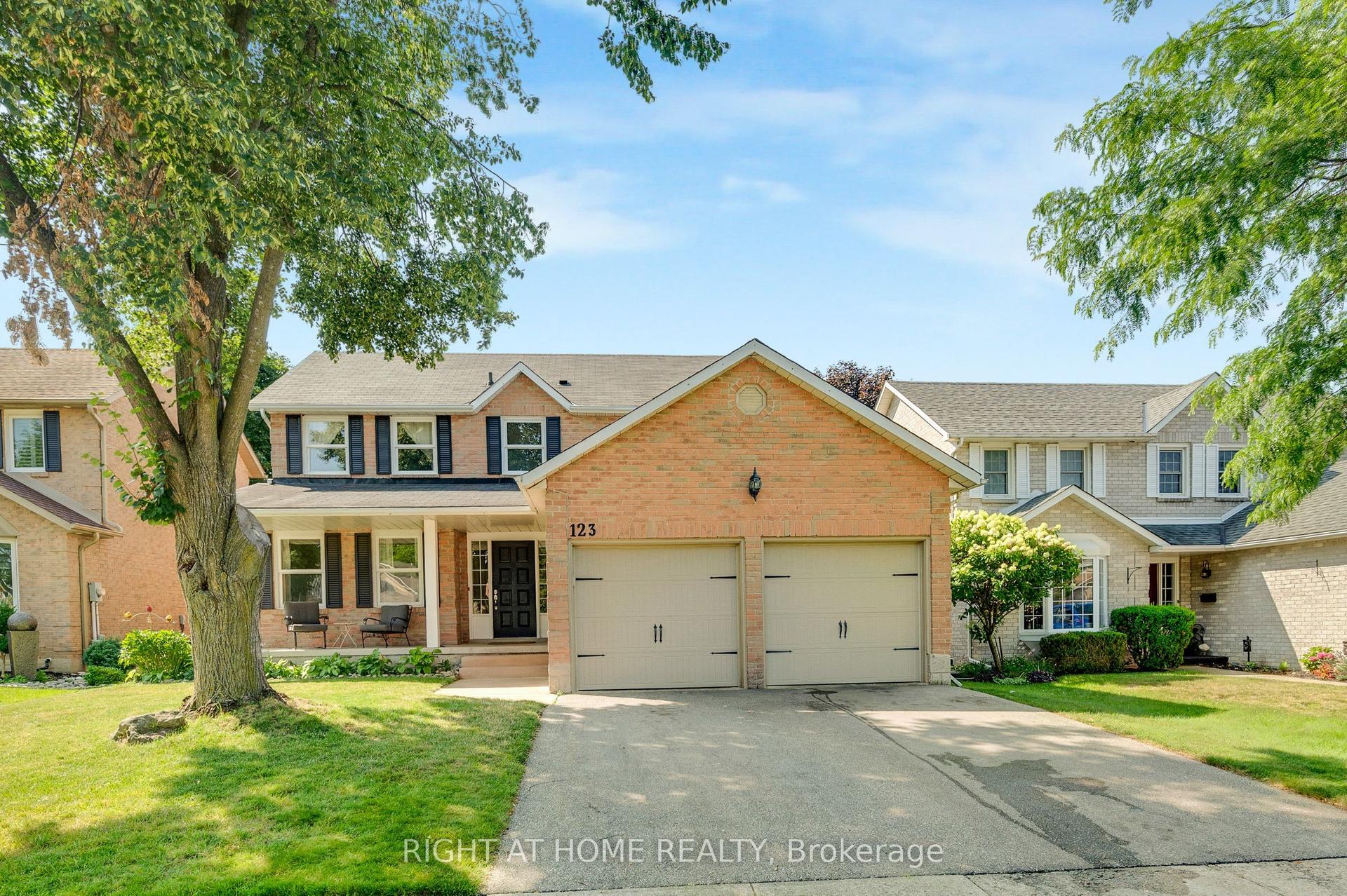 123 Benn Drive, Cambridge — Detached for sale, photo 1