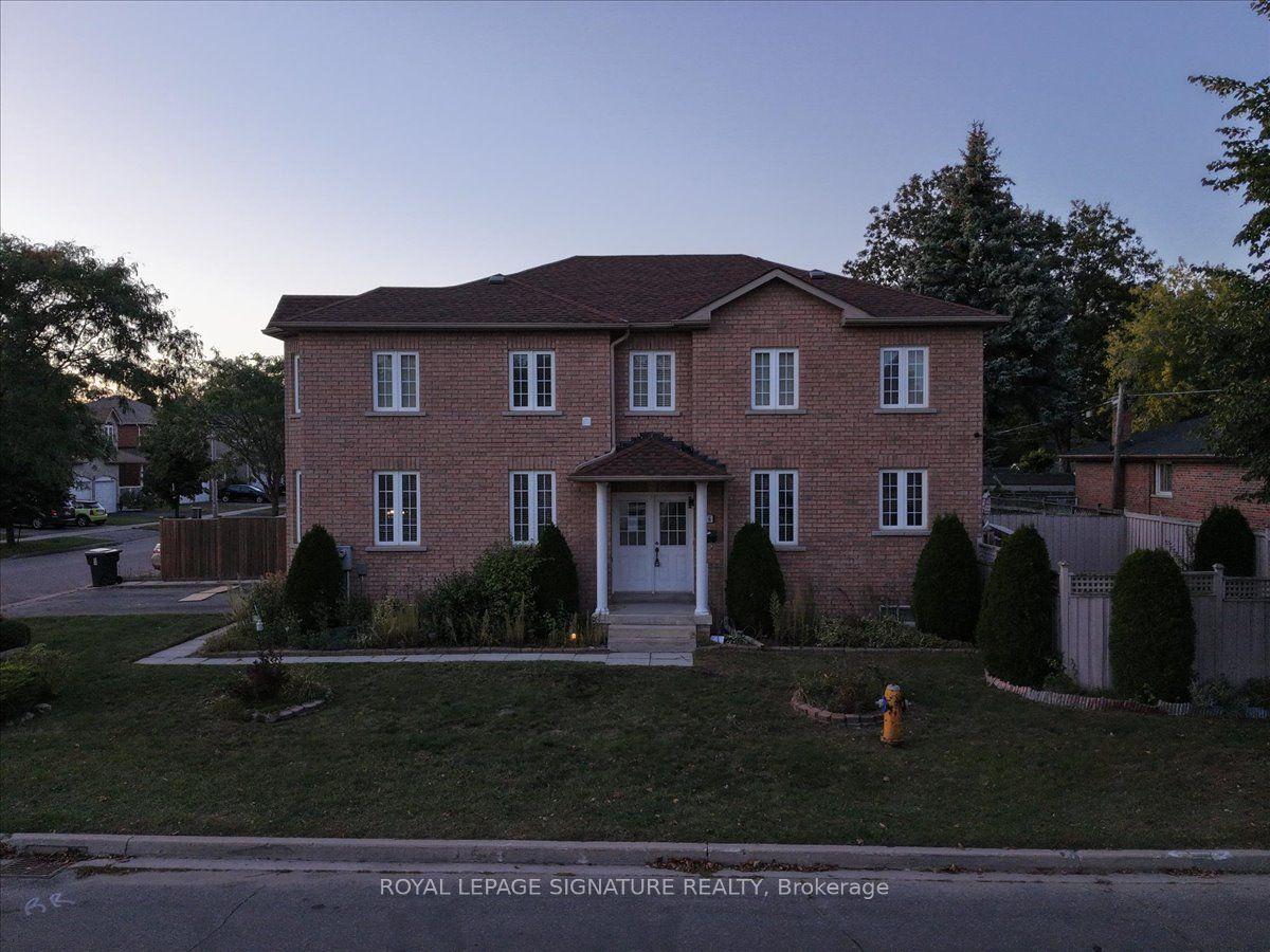 106 Craggview Drive, Toronto — Detached for sale, photo 1