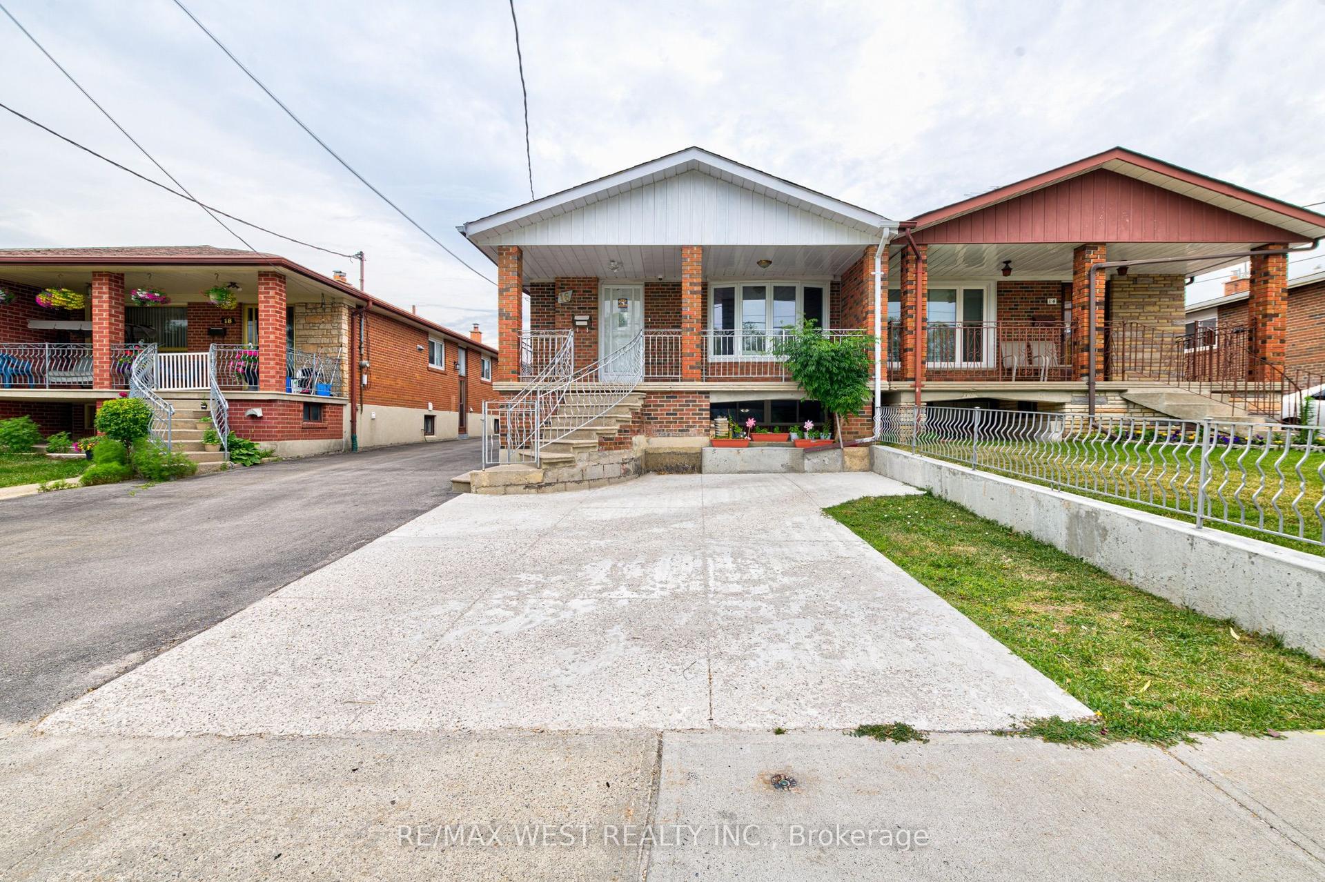 16 Hasbrooke Drive Main Lvl #Main Lvl, Toronto — Semi-Detached for lease, photo 1