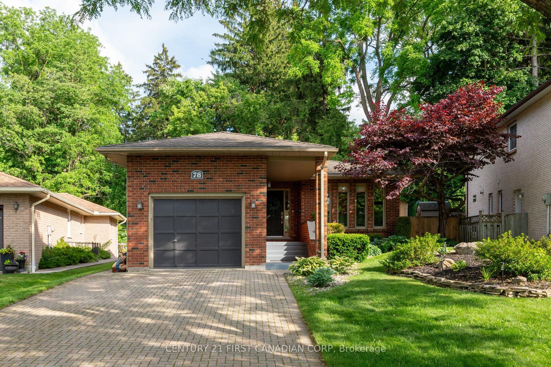 78 Dundee Place — photo 1