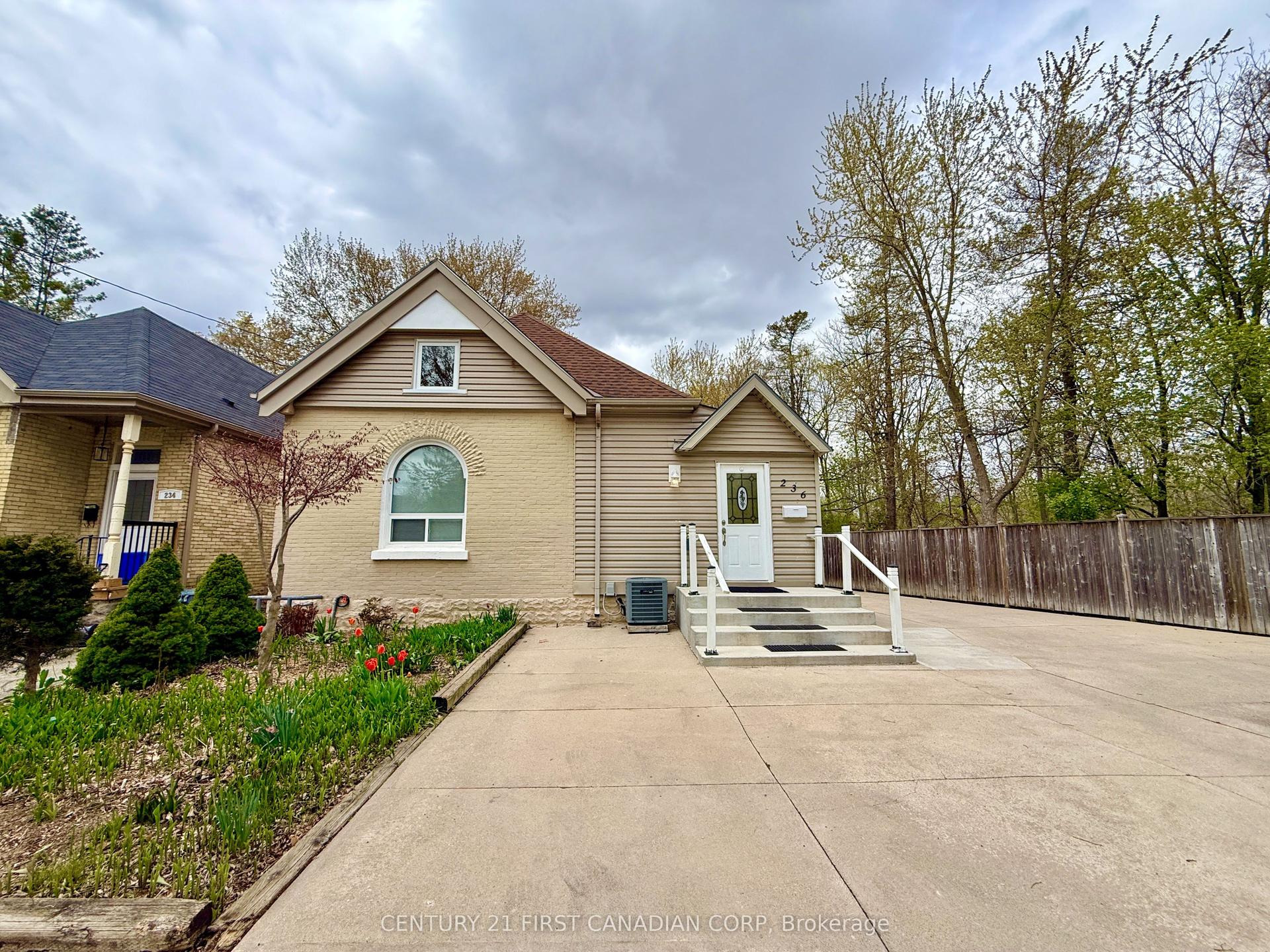 236 Raymond Avenue — photo 1