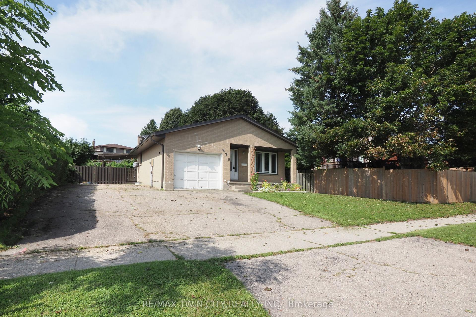 870 Strasburg Road, Kitchener — Detached for sale, photo 1