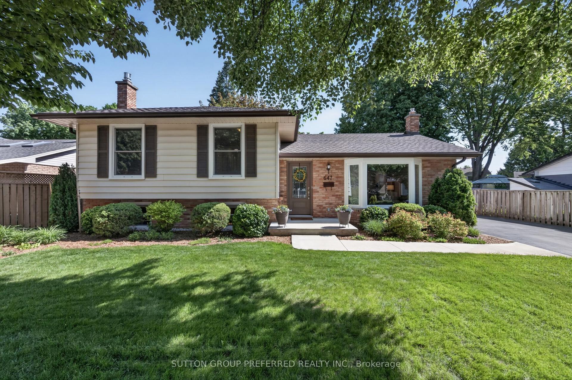 647 Glengyle Crescent — photo 1