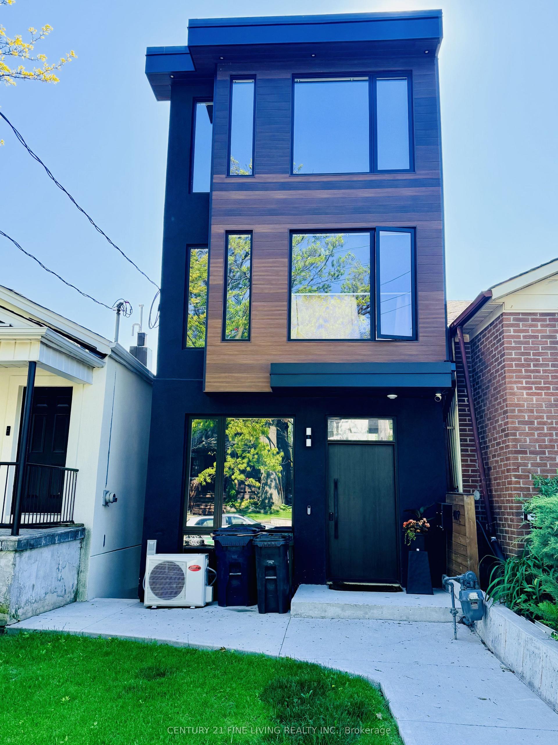 402 Mcroberts Avenue — photo 1