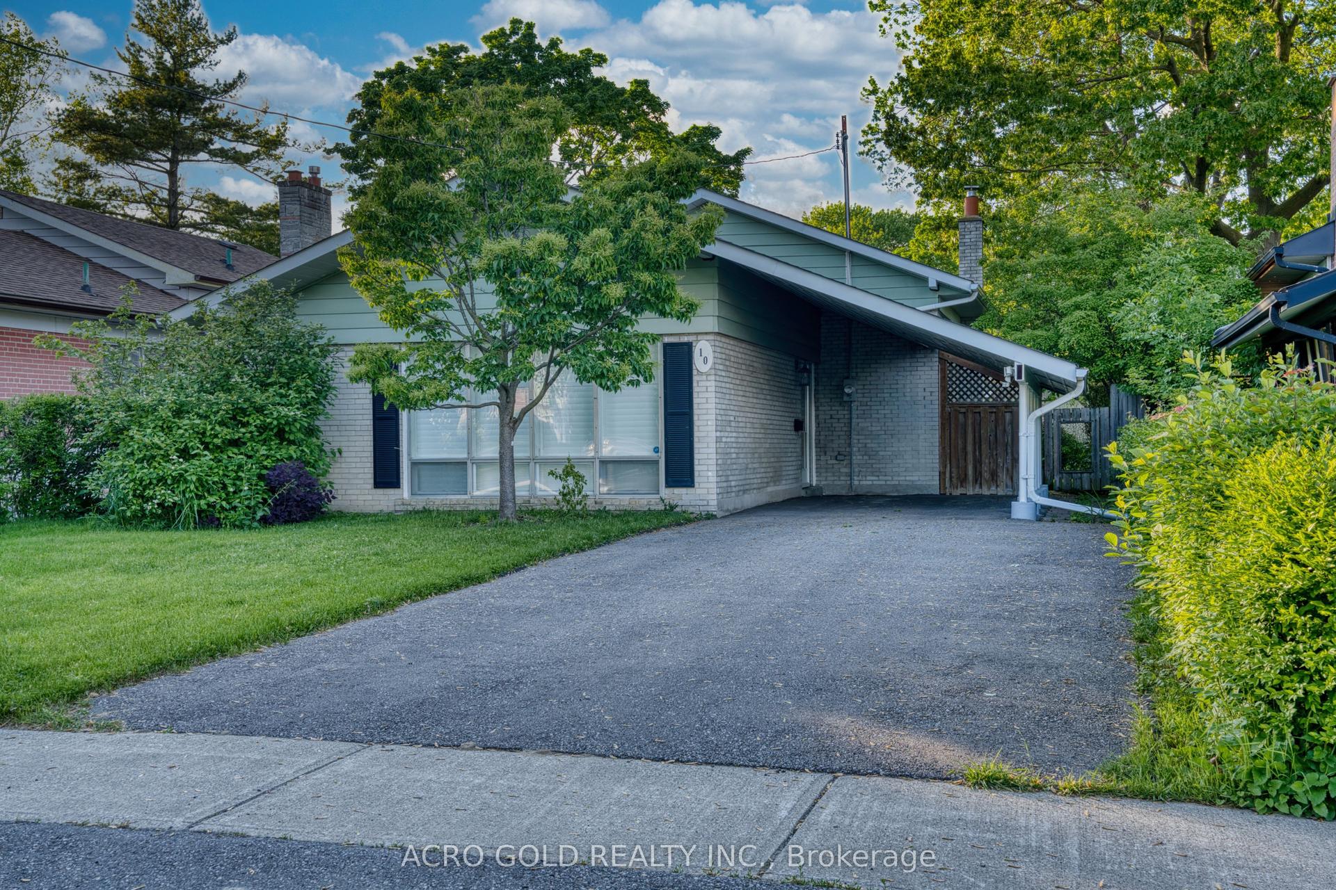 10 Kennebec Crescent — photo 1
