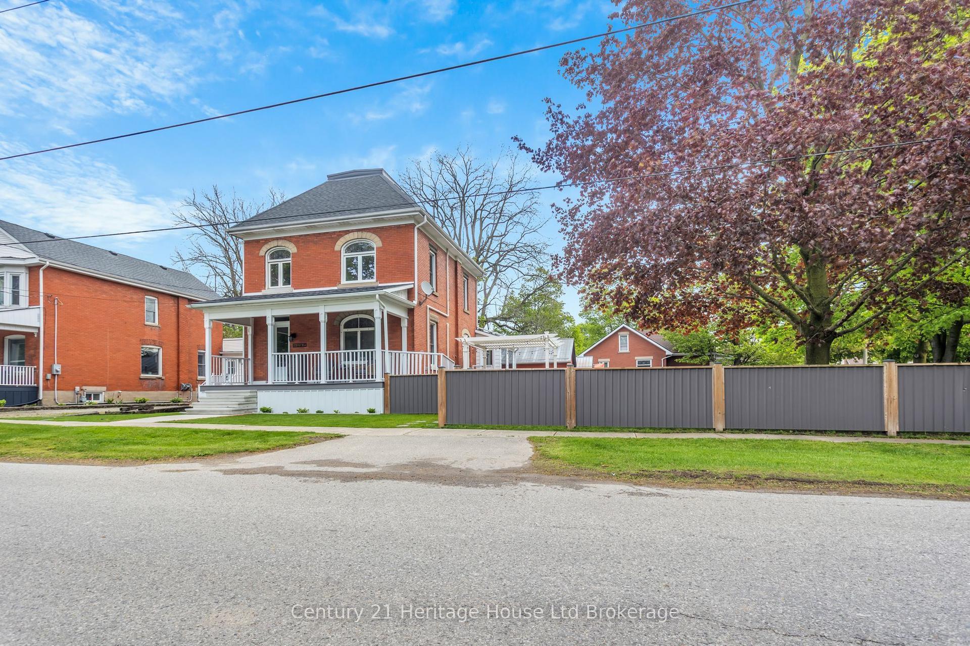 10 Clyde Street — photo 1