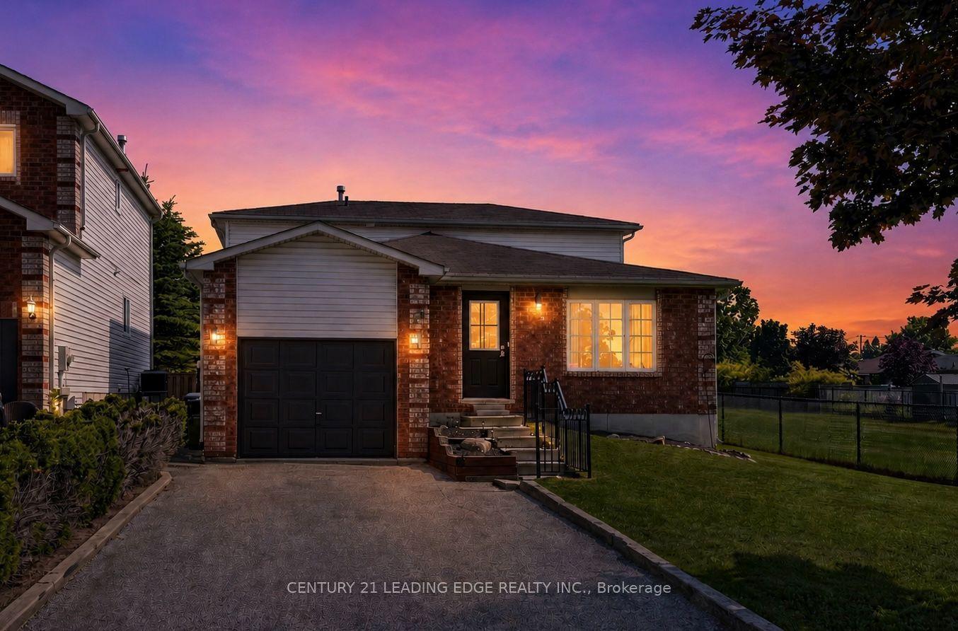 11 Lougheed Road, Barrie — Detached for sale, photo 1