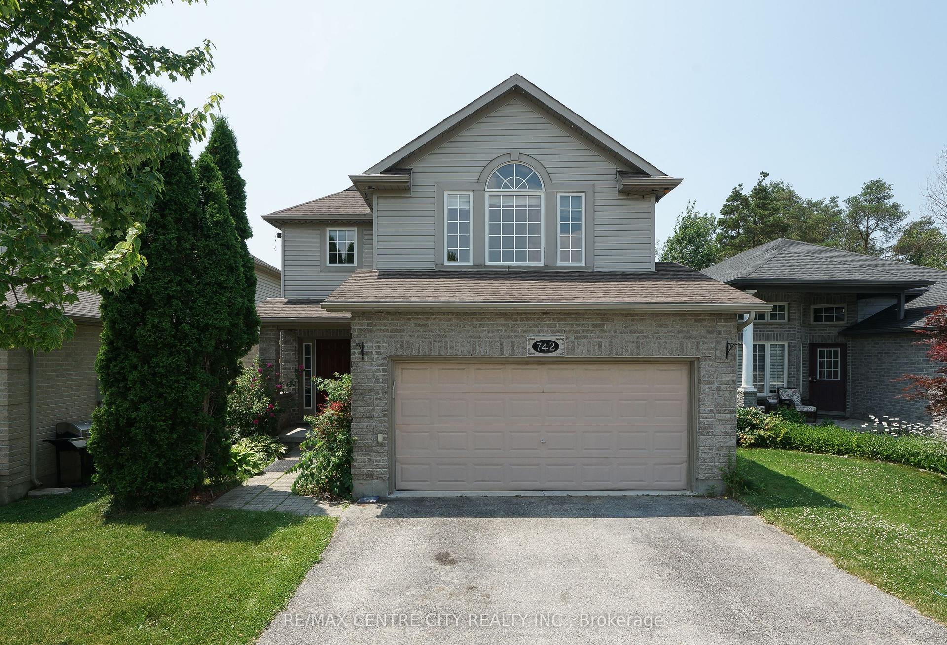 742 Marigold Street — photo 1