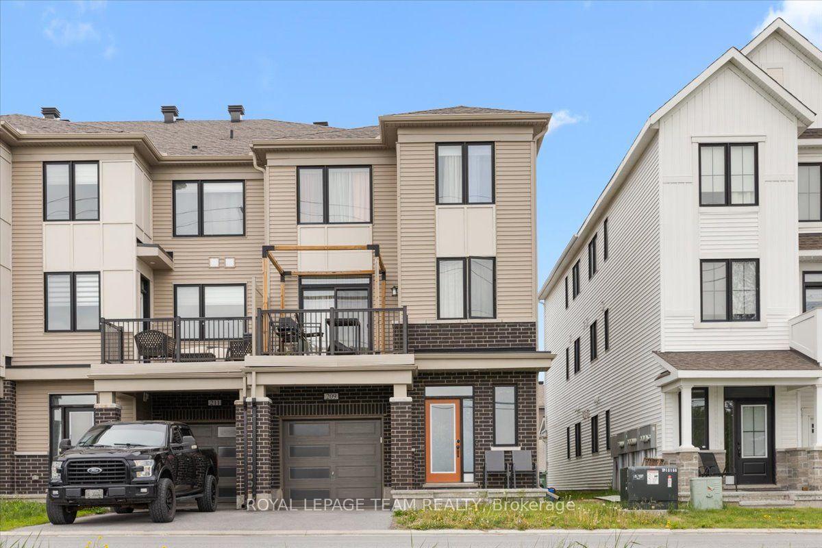 209 Hibernian Walk — photo 1