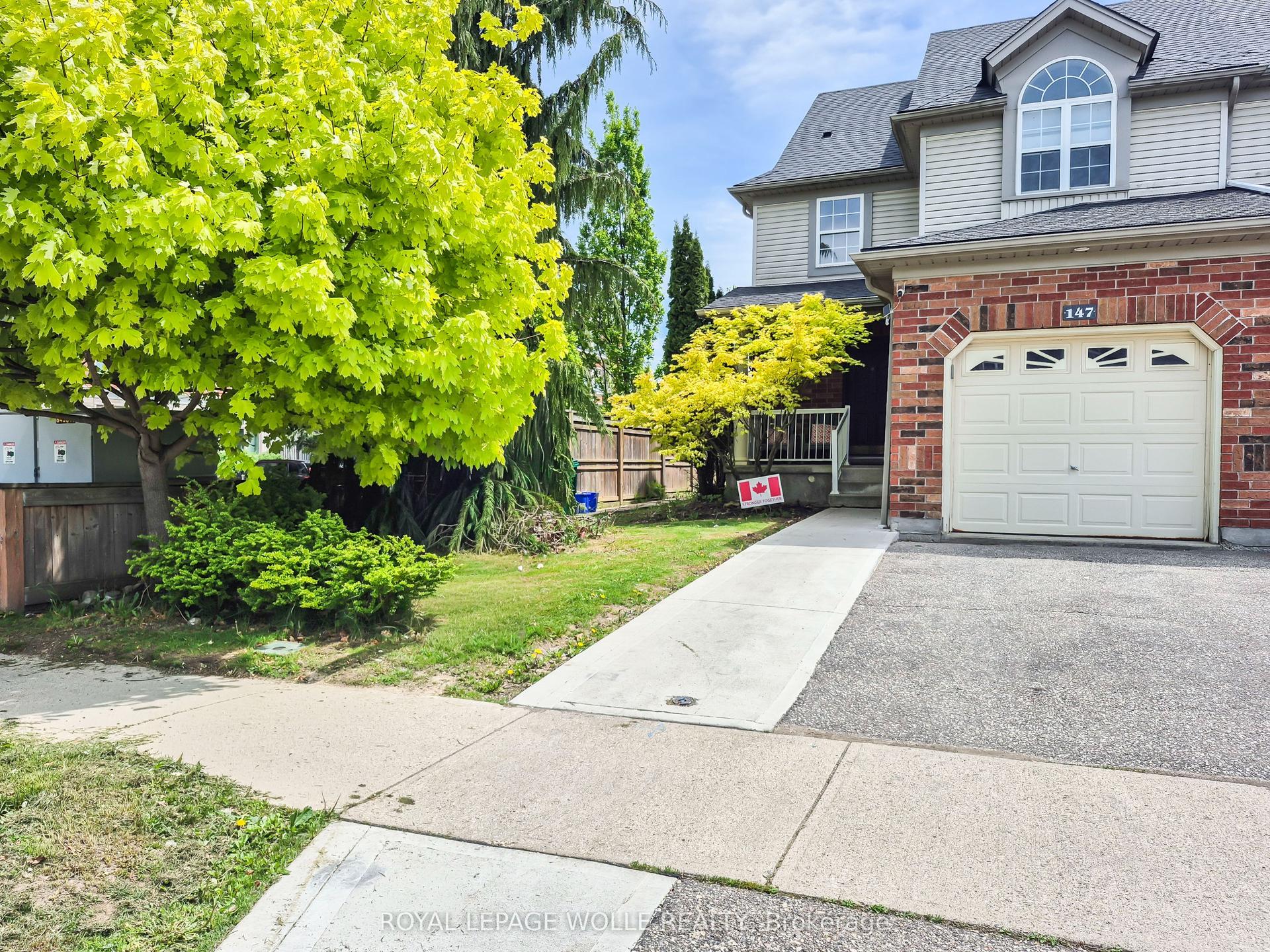 147 DUBRICK Crescent 1 #1 — photo 1