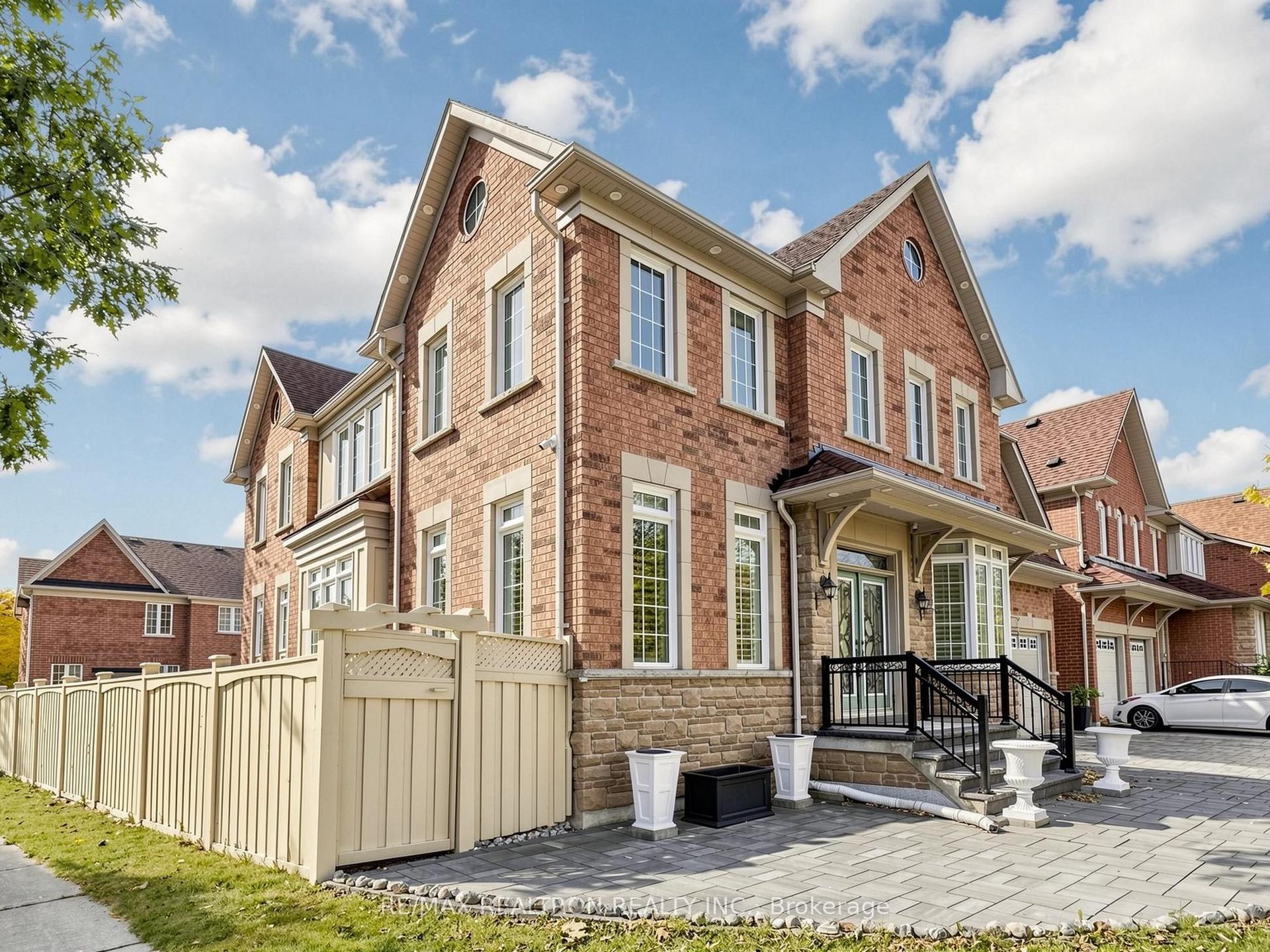 1 Crossroads Drive, Richmond Hill — Detached for lease, photo 1