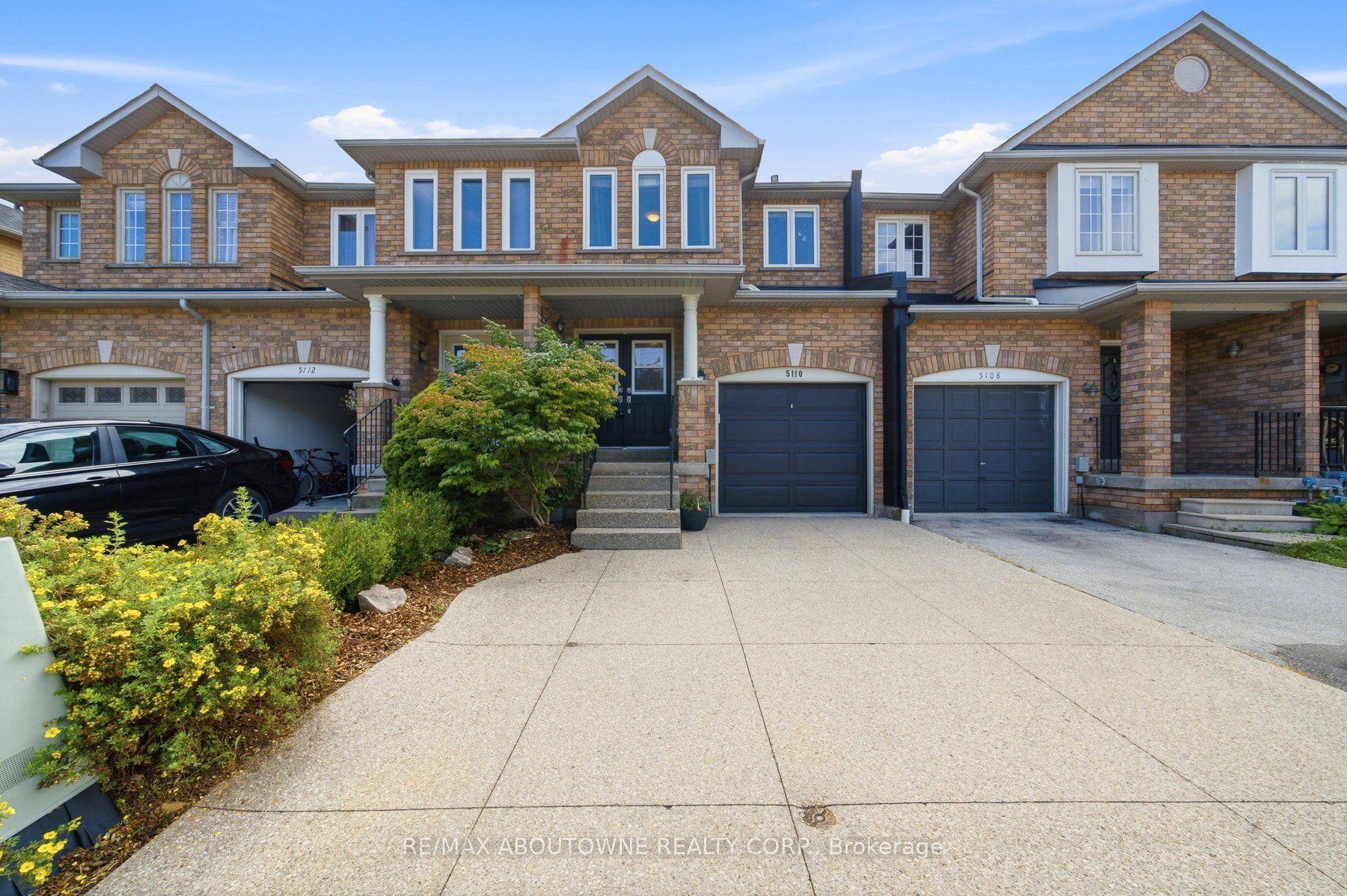 5110 Falconcrest Drive, Burlington — Townhouse for sale, photo 1