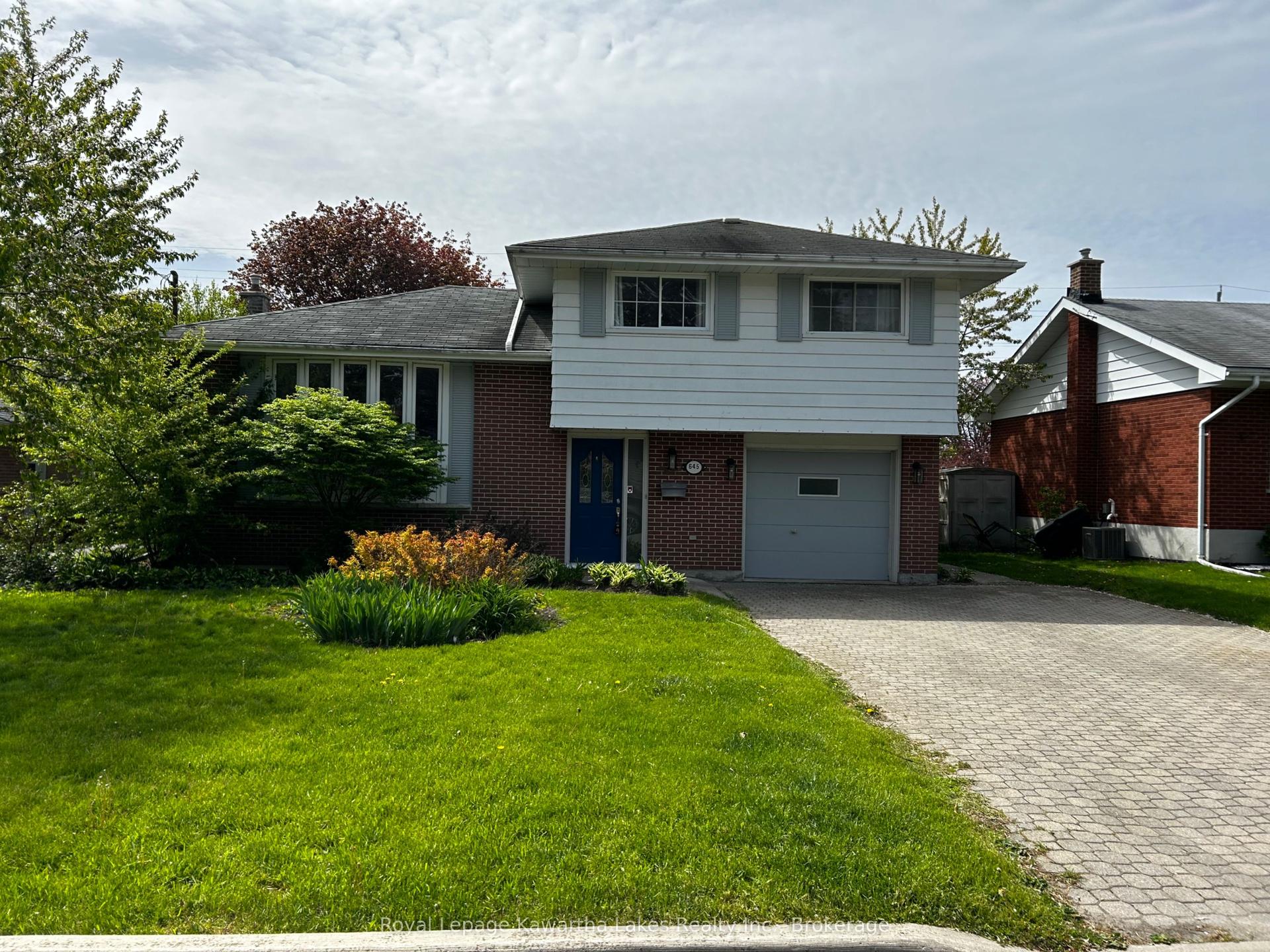 645 Hayden Crescent — photo 1