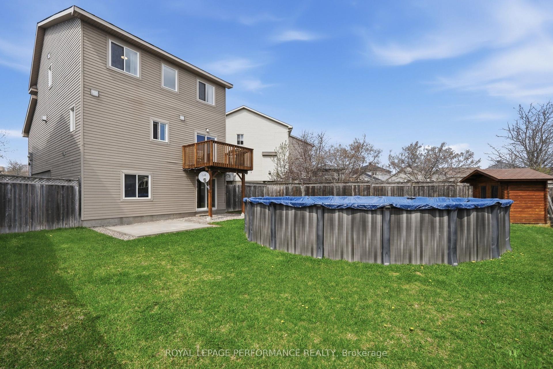 366 Jasper Crescent S — photo 1