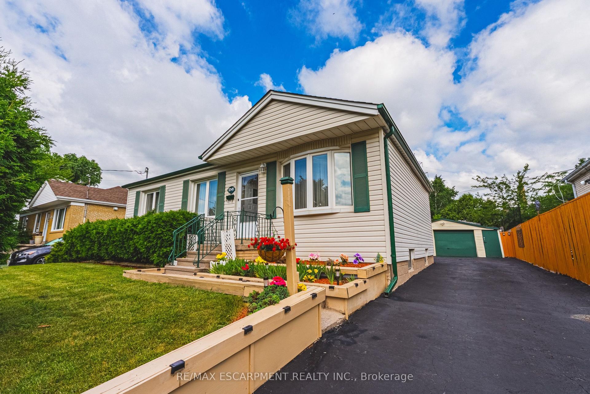 2345 Gibbon Street, Burlington — Detached for sale, photo 1