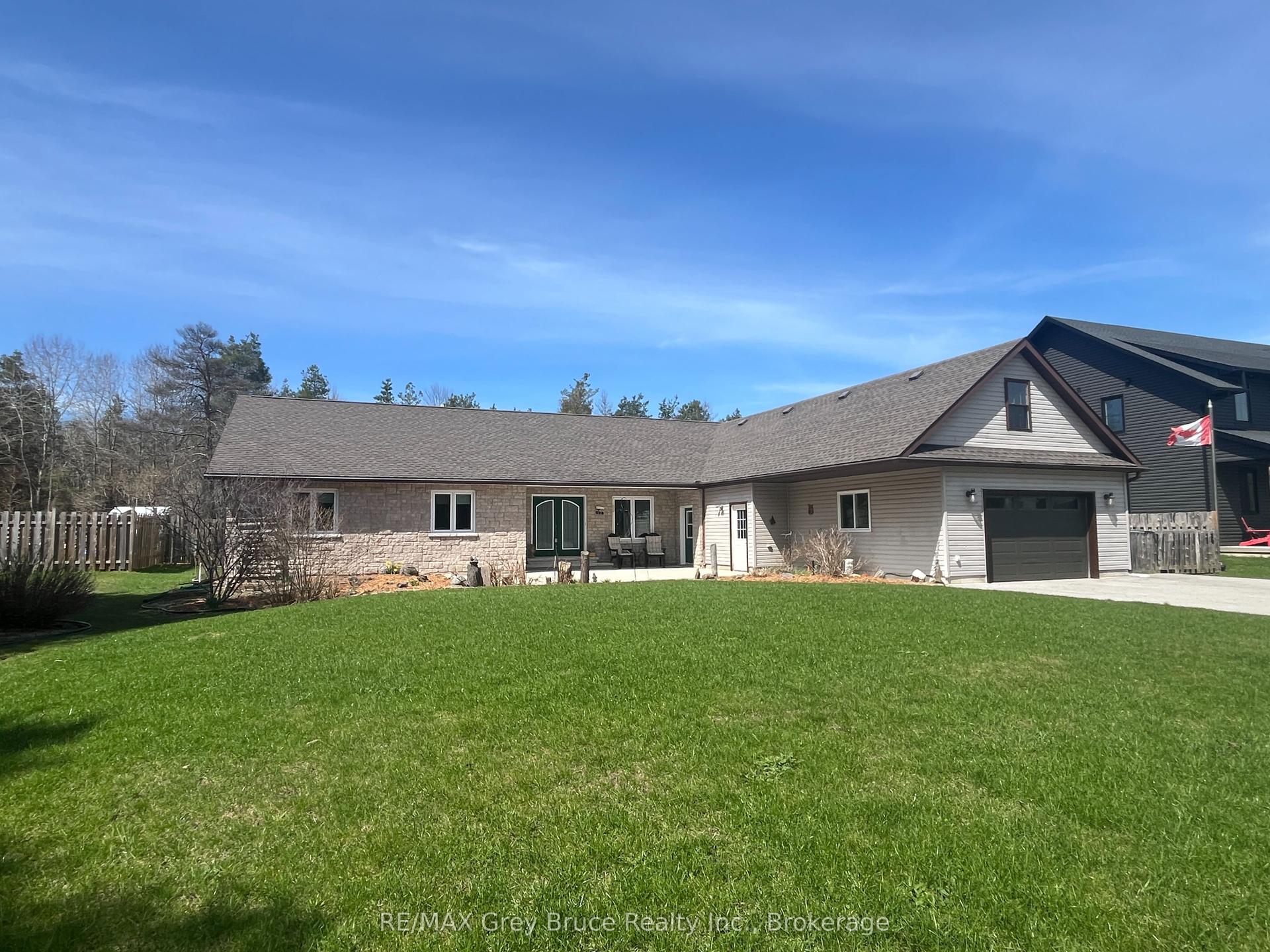 236 Bruce Street — photo 1