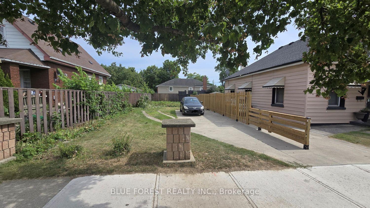 899 Trafalgar Street — photo 1