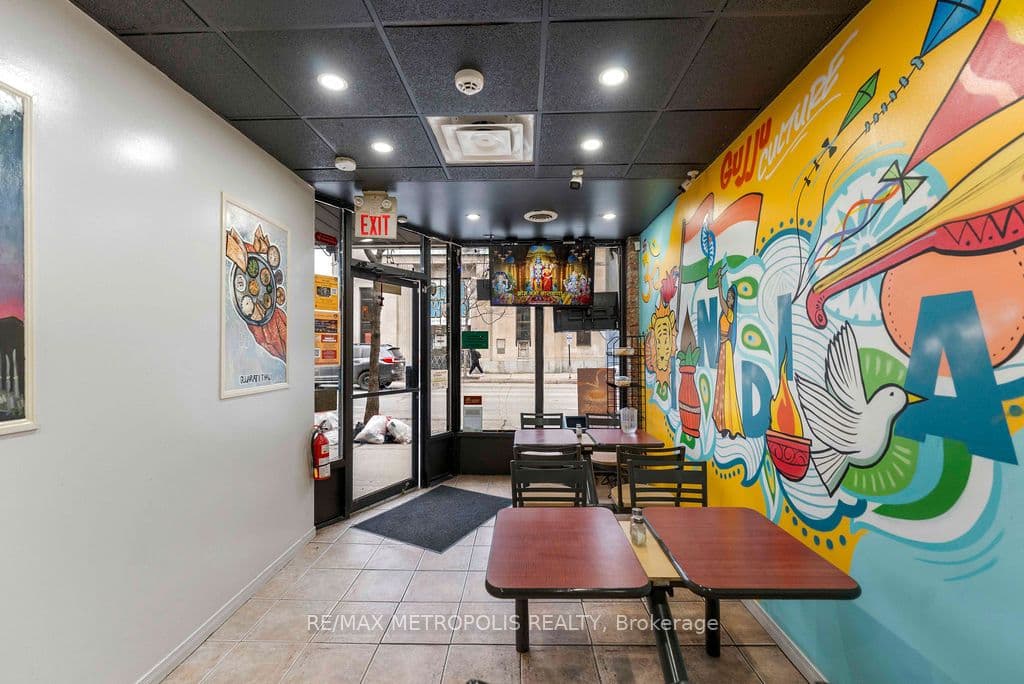 24 Simcoe Street N — photo 1