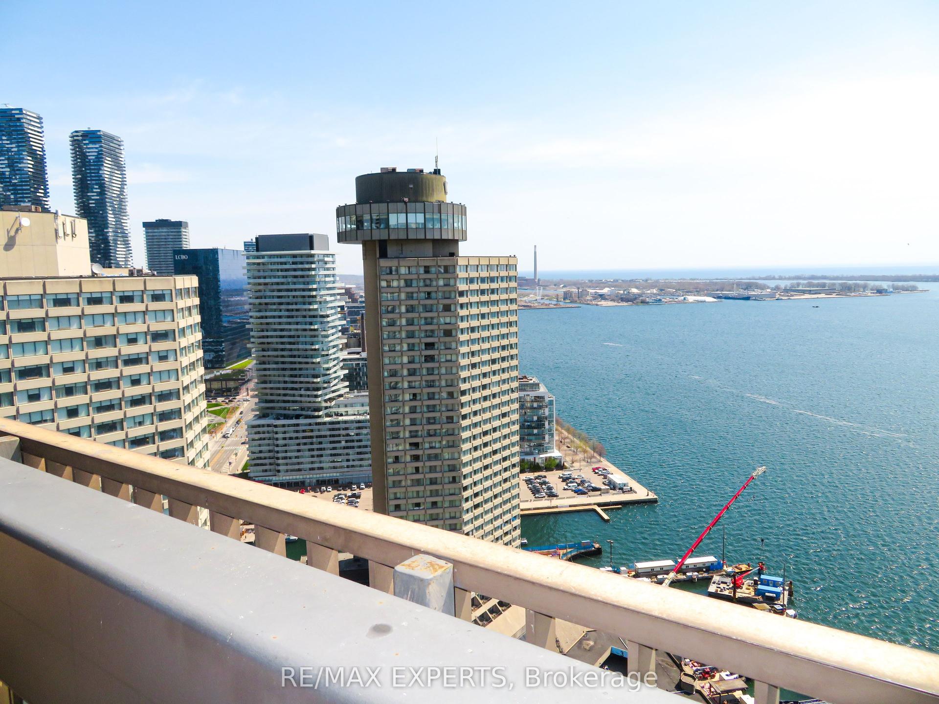 33 Harbour Square 2233 #2233 — photo 1