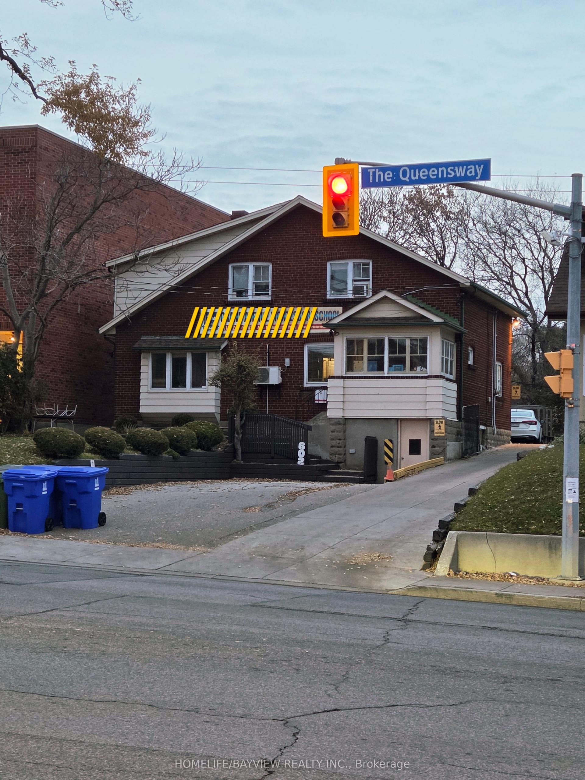 602 The Queensway Way — photo 1