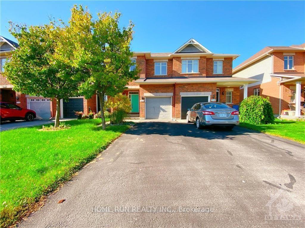 714 NAKINA Way, Blossom Park - Airport and Area — Townhouse for lease, photo 1