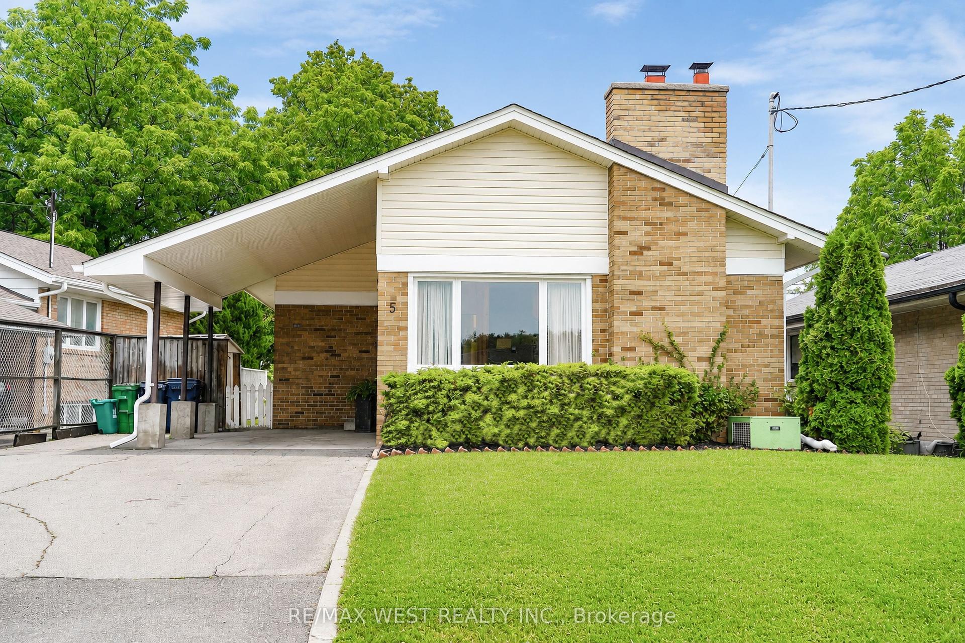 5 Cromarty Drive, Toronto — Detached for sale, photo 1