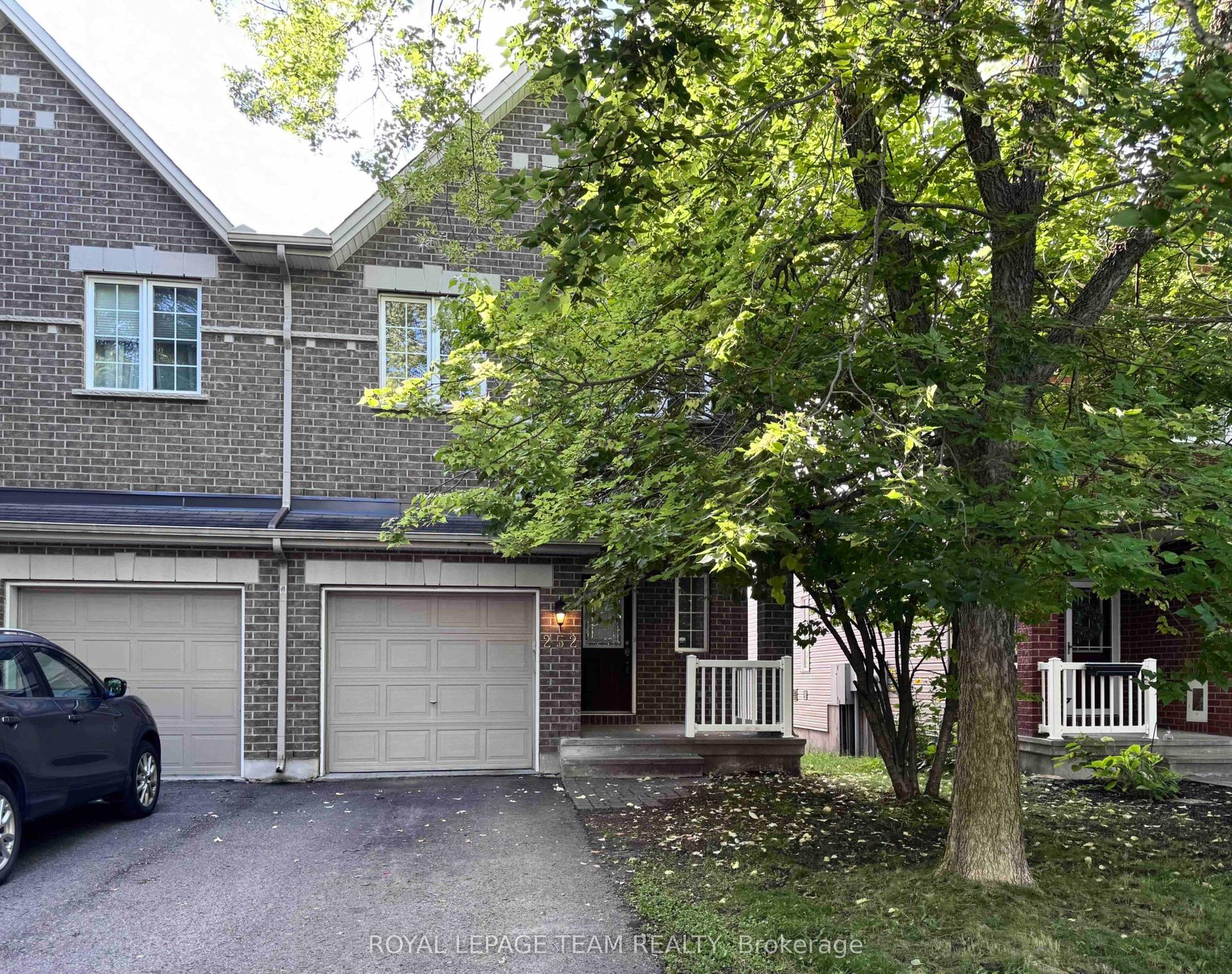 252 Tandalee Crescent, Kanata — Townhouse for lease, photo 1