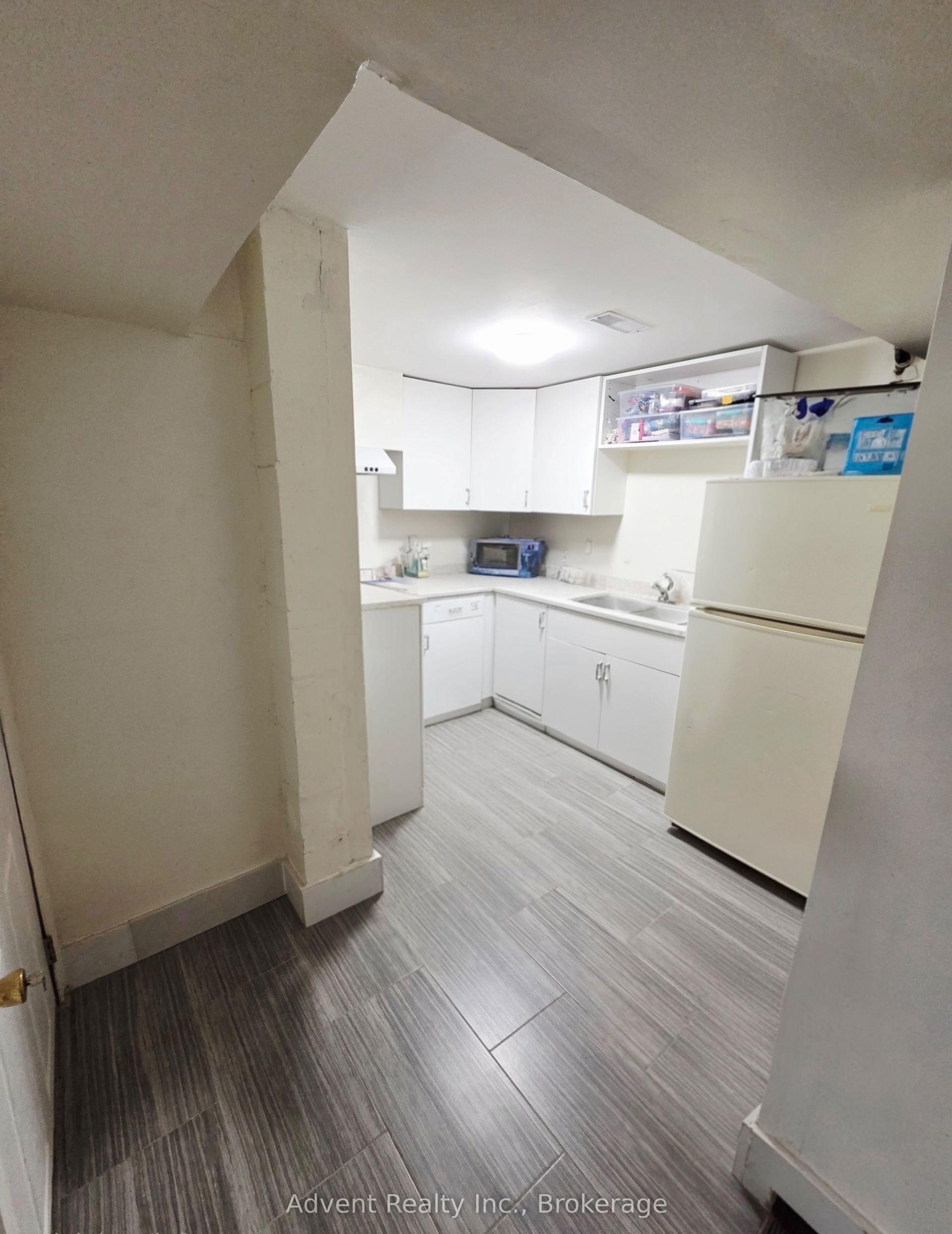 800 Davenport Road, Toronto — Detached for lease, photo 1