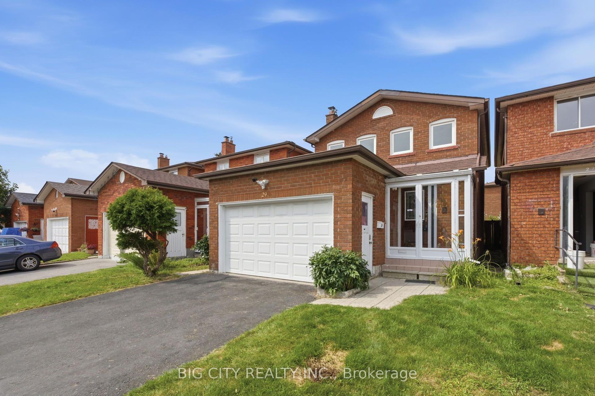 29 Rainthorpe Crescent, Toronto — Detached for sale, photo 1