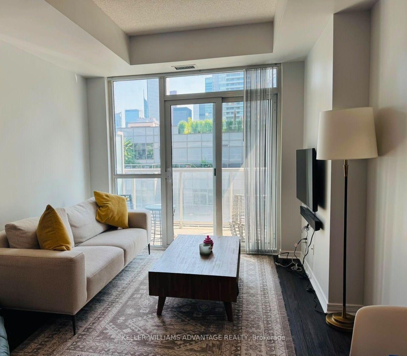 352 Front Street W 2020 #2020, Toronto — Condo for lease, photo 1