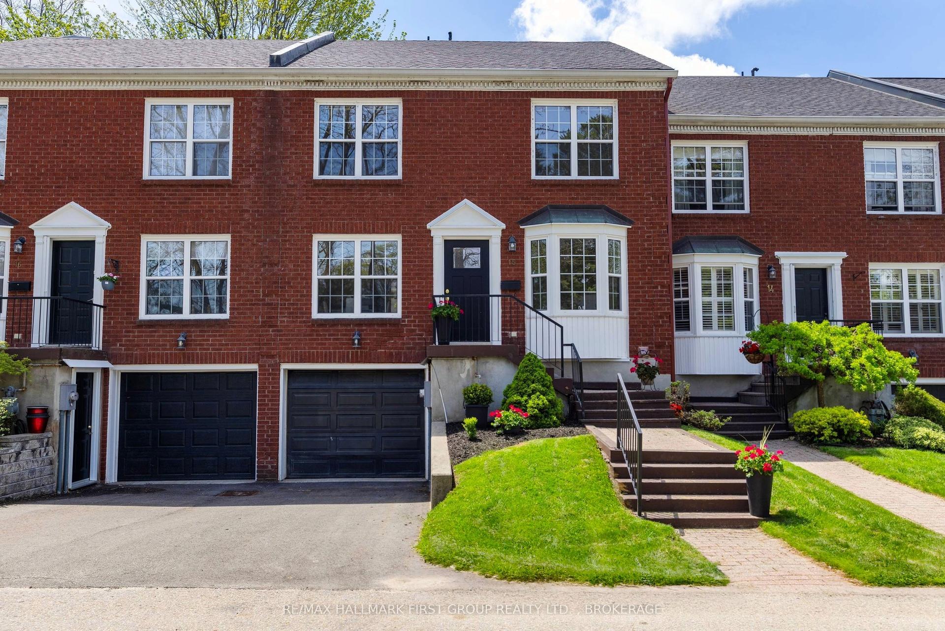 15 Country Club Place, Brockville — Condo Town for sale, photo 1