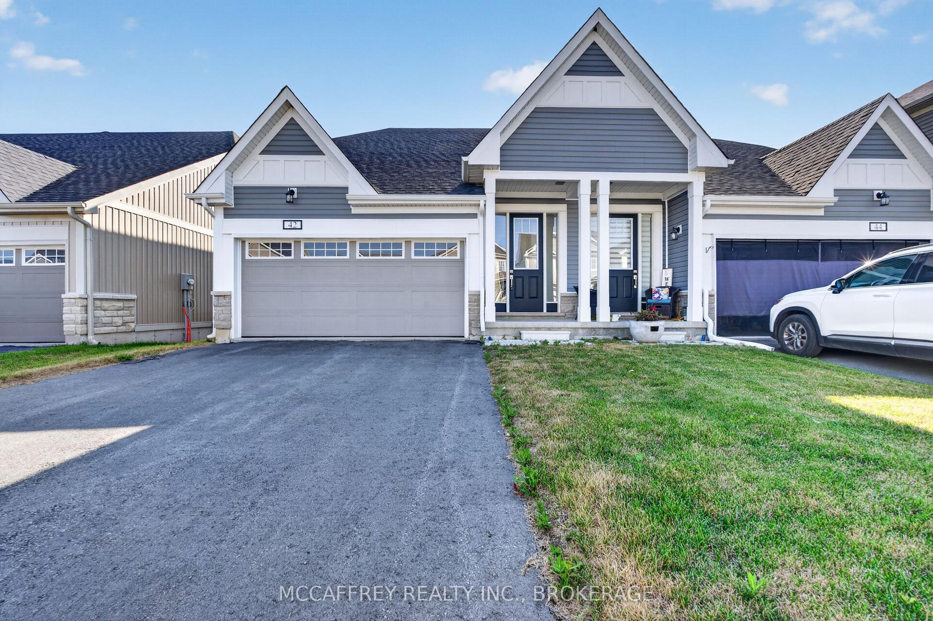 42 Golf Links Drive, Loyalist — Semi-Detached for sale, photo 1