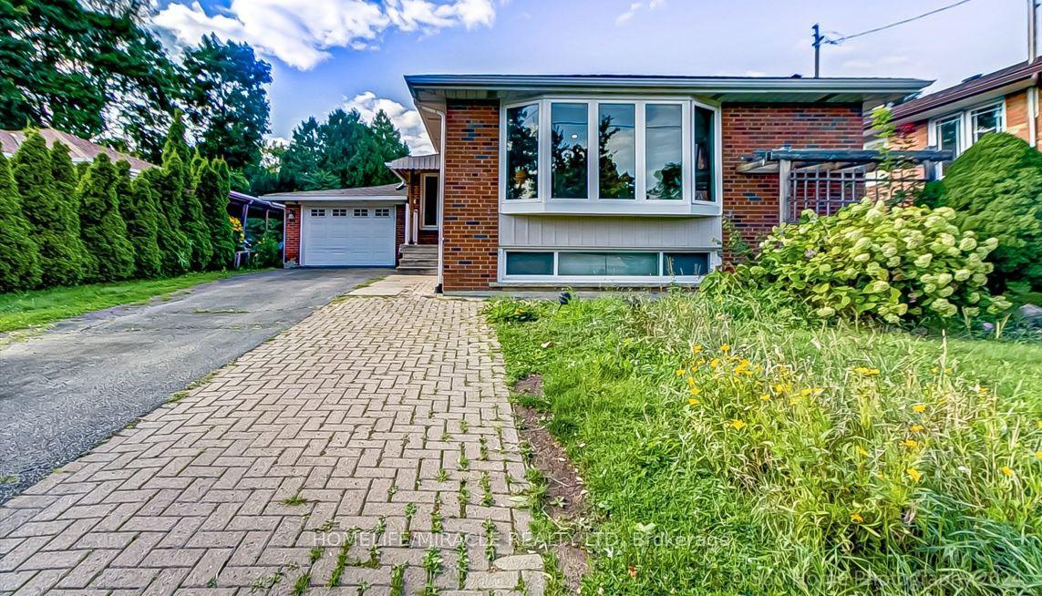 30 Fallowfield Road, Toronto — Detached for sale, photo 1