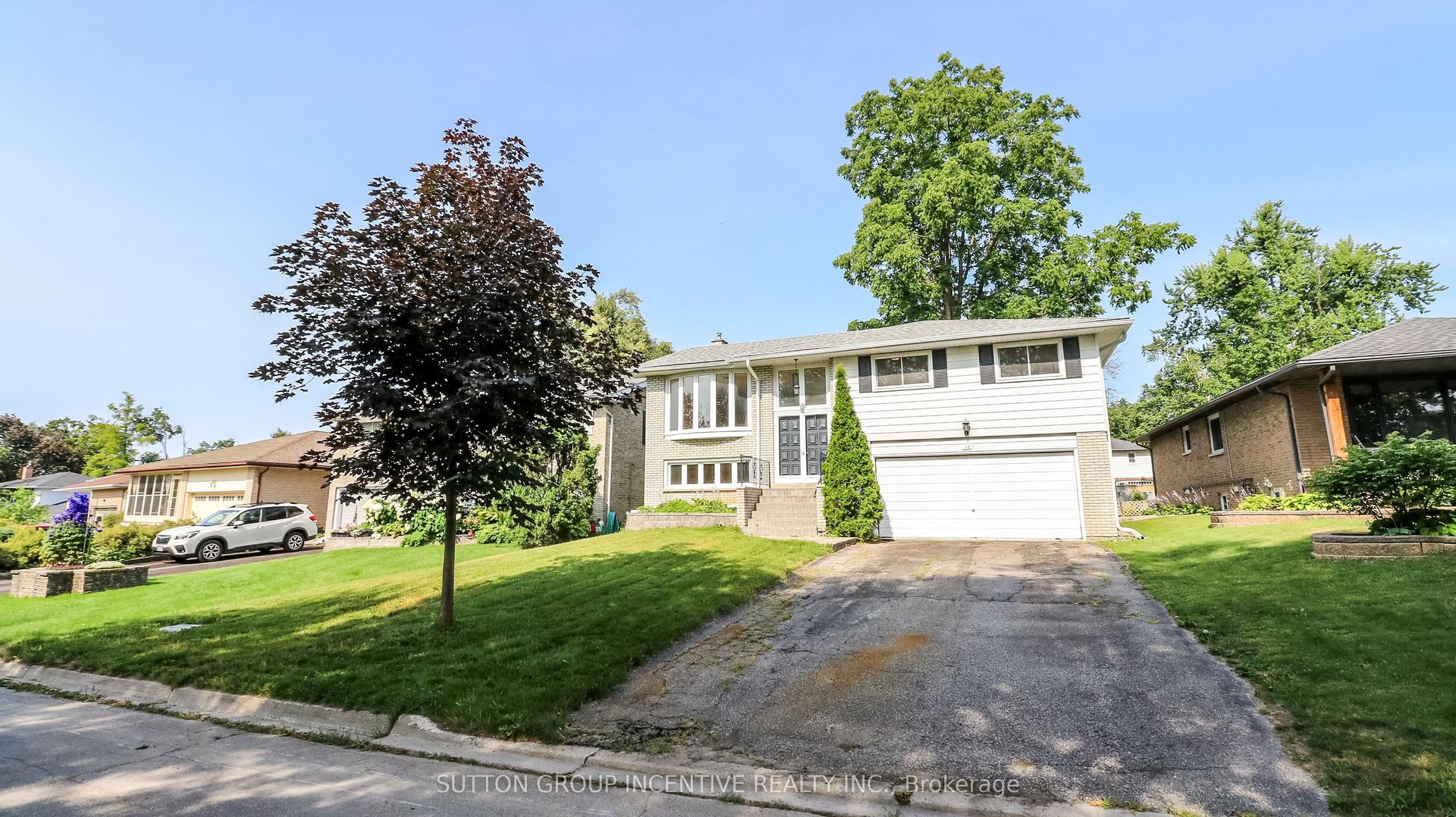 16 Varden Crescent, Barrie — Detached for sale, photo 1