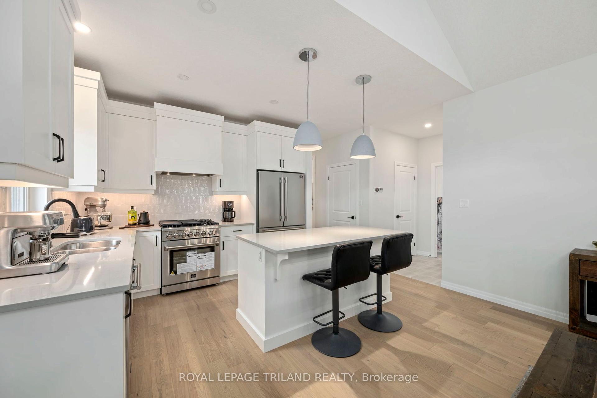 2 Evylean Court — photo 1