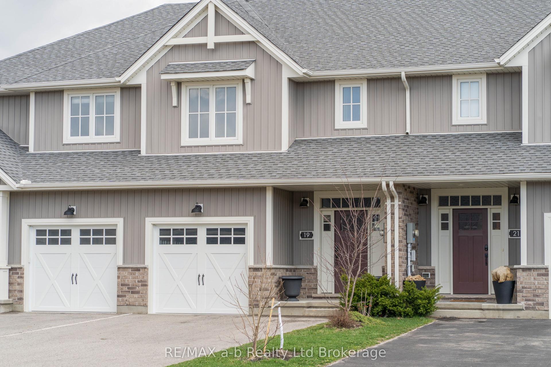 19 Huntley Avenue — photo 1
