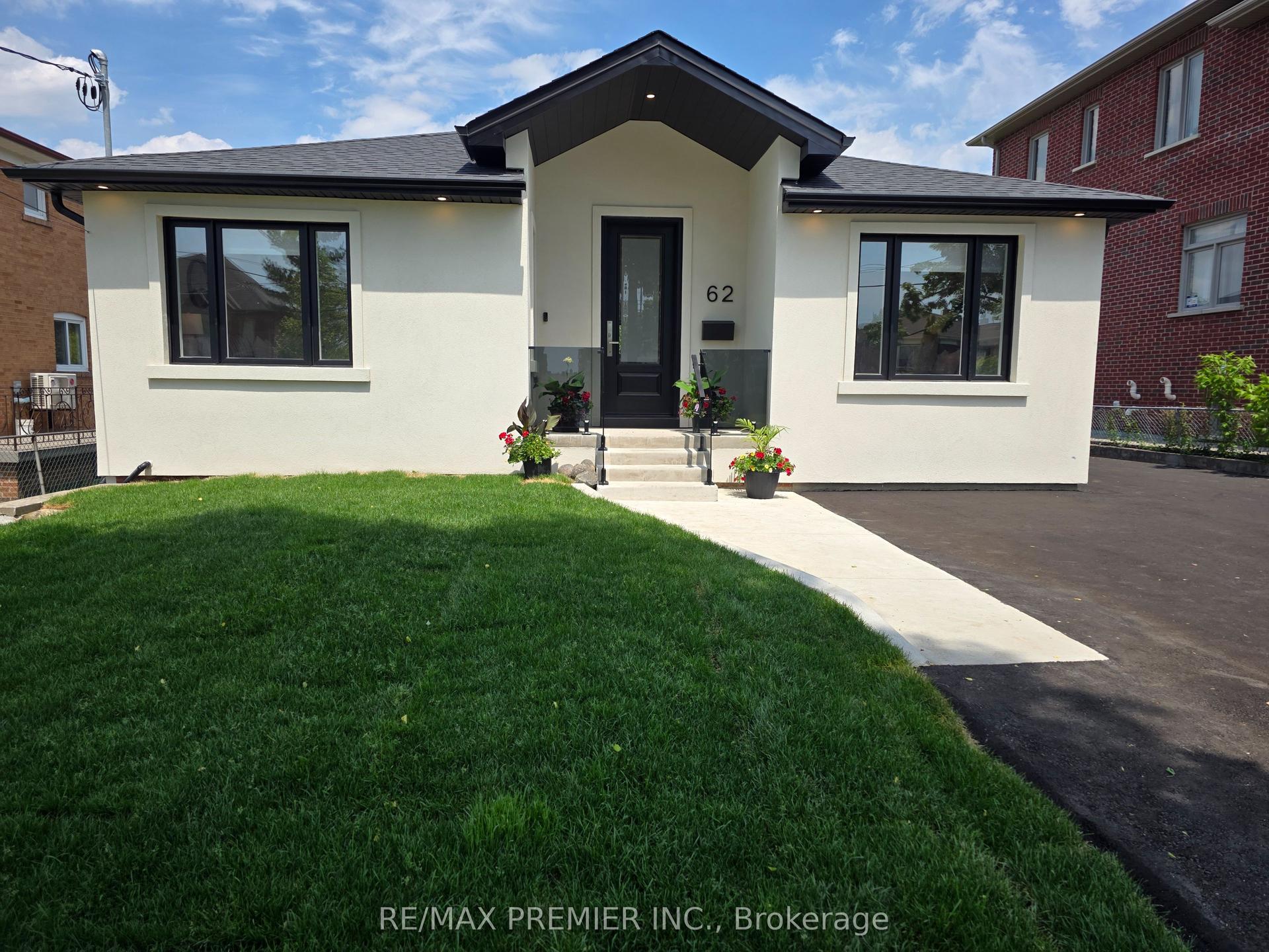 62 Flamborough Drive — photo 1