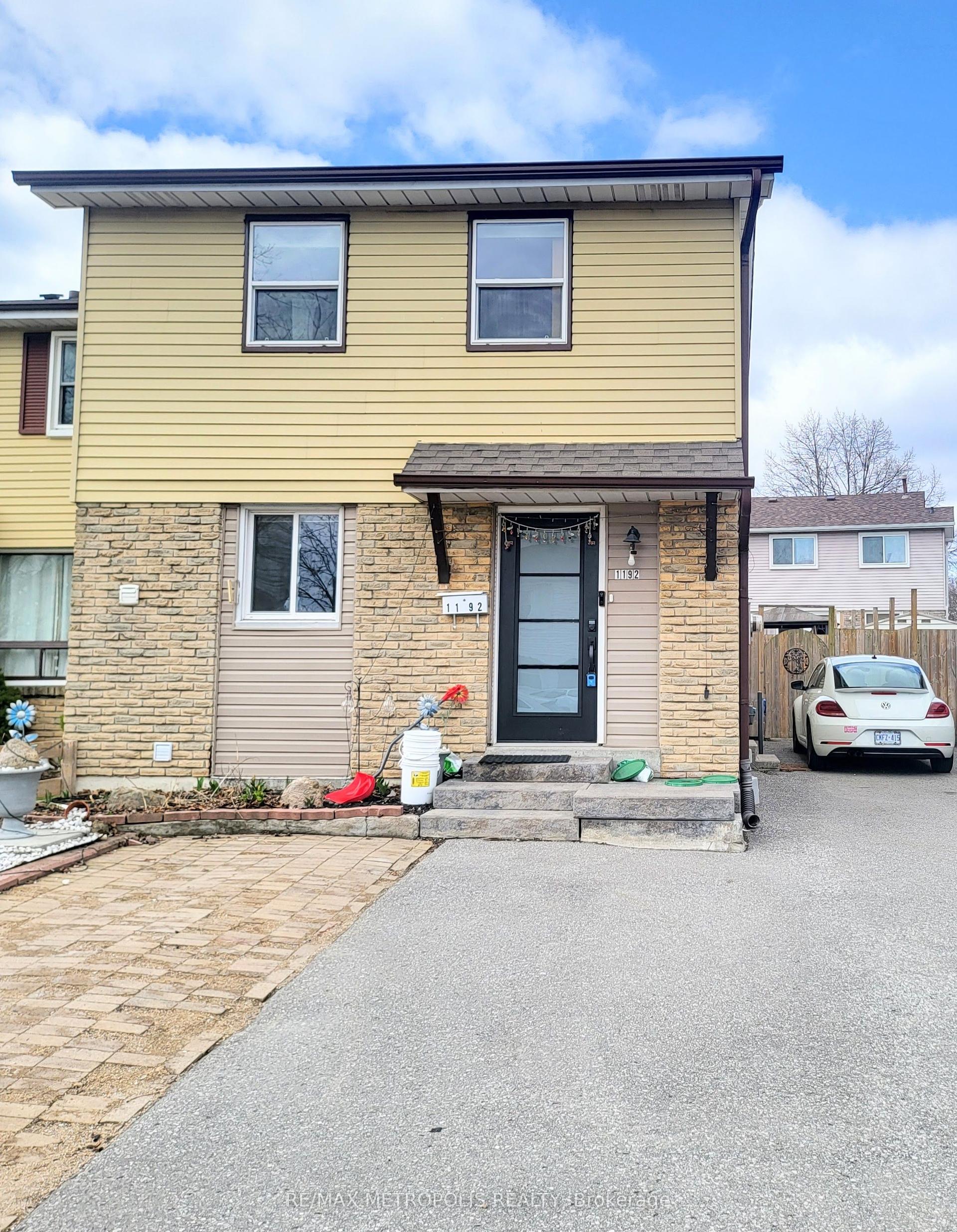 1192 Oxford Street Main & Upper #Main & Upper — photo 1