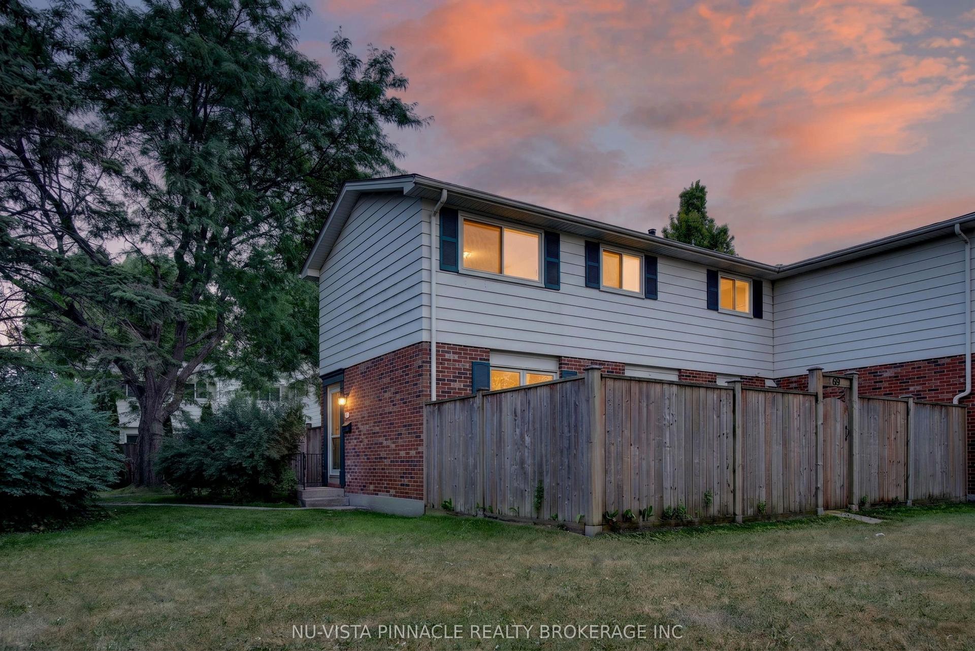 69 Conway Drive, London South — Condo Town for sale, photo 1
