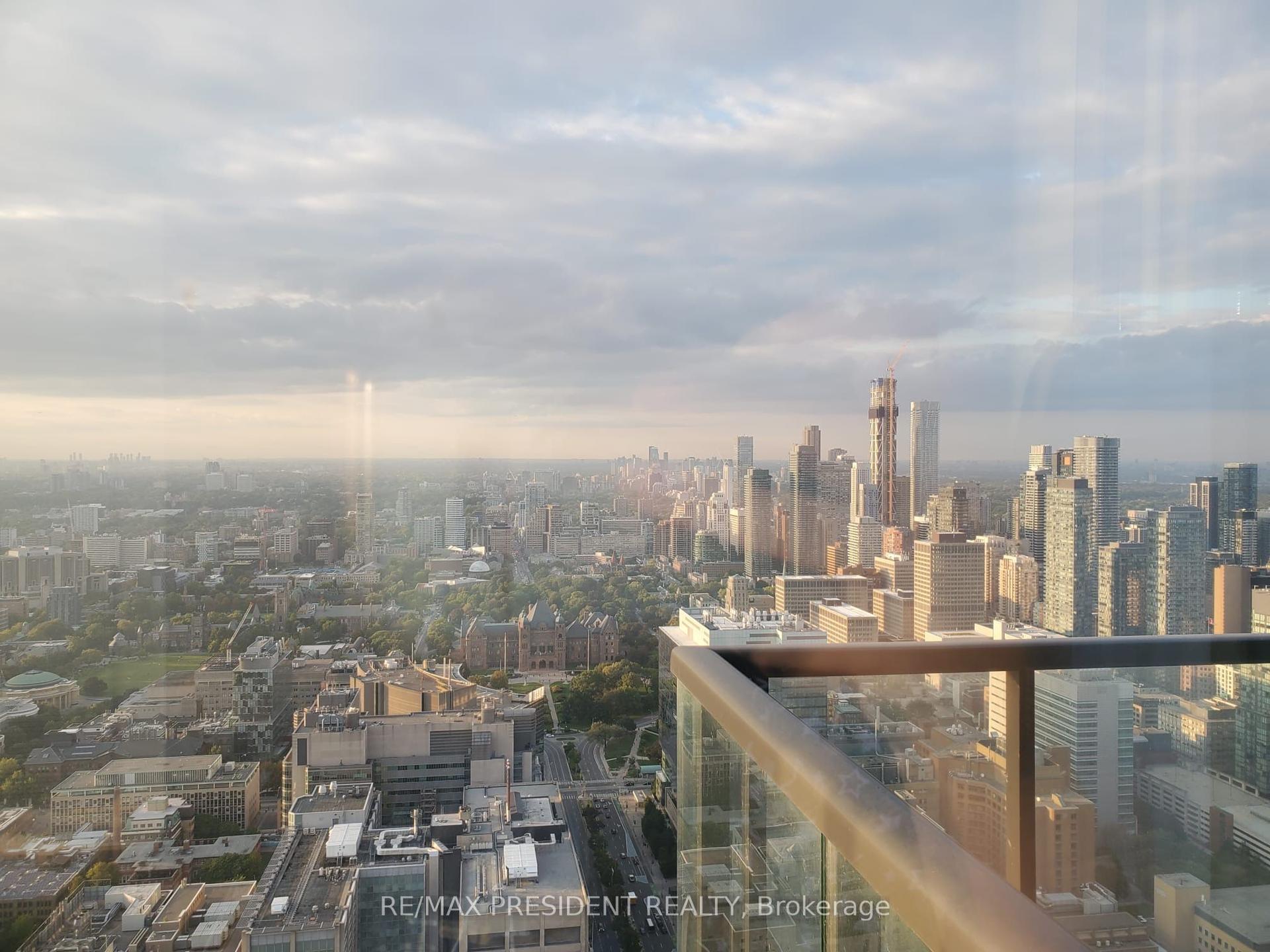 488 University Avenue 5216 #5216, Toronto — Condo for lease, photo 1